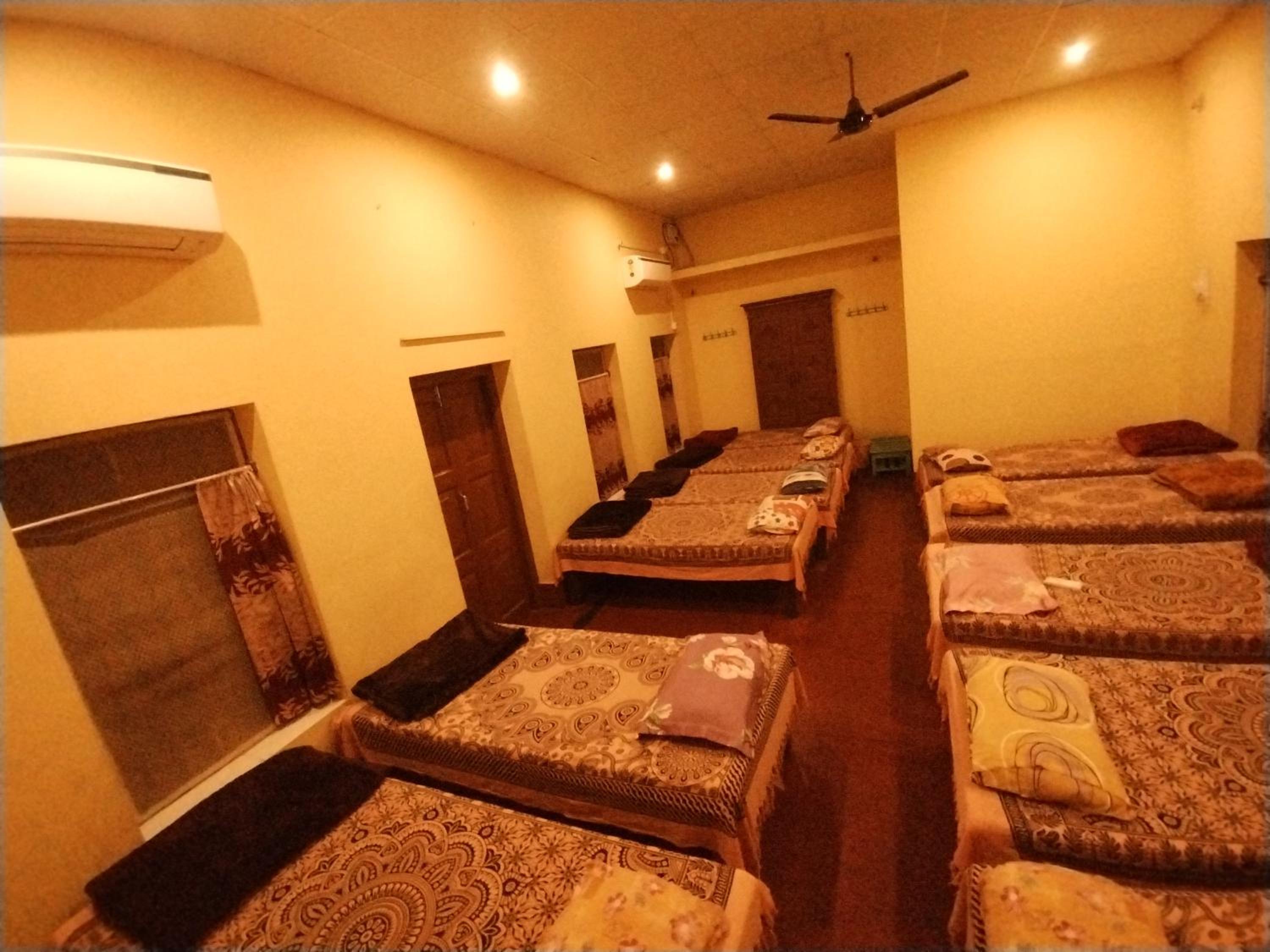 Mixed Dormitory Room