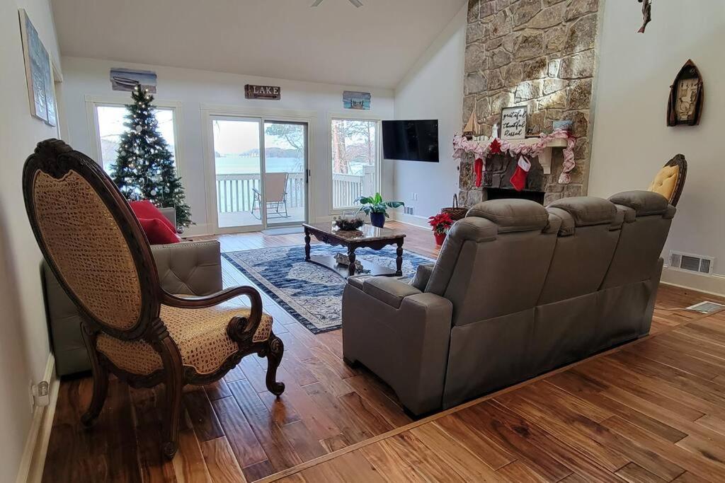 Three-Bedroom House photo 1
