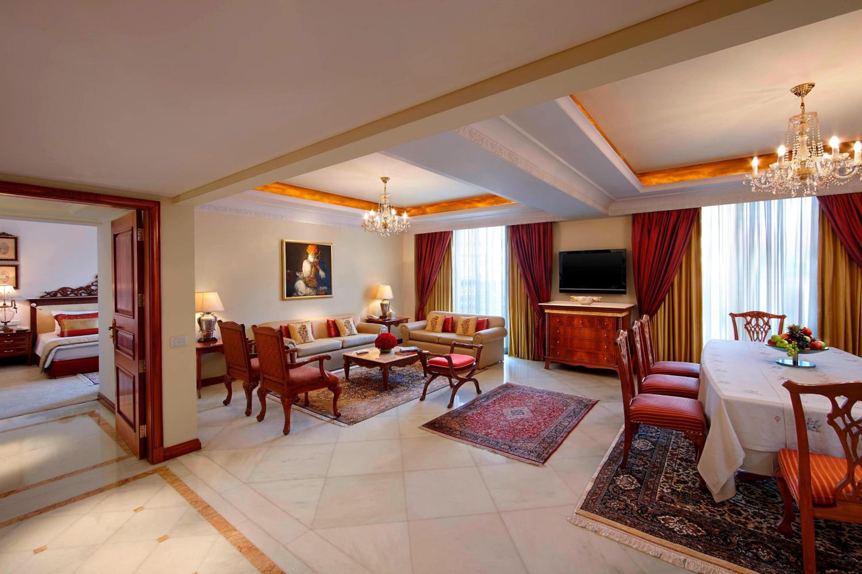 Presidential Suite, Club lounge access, Pool view, Mid floor