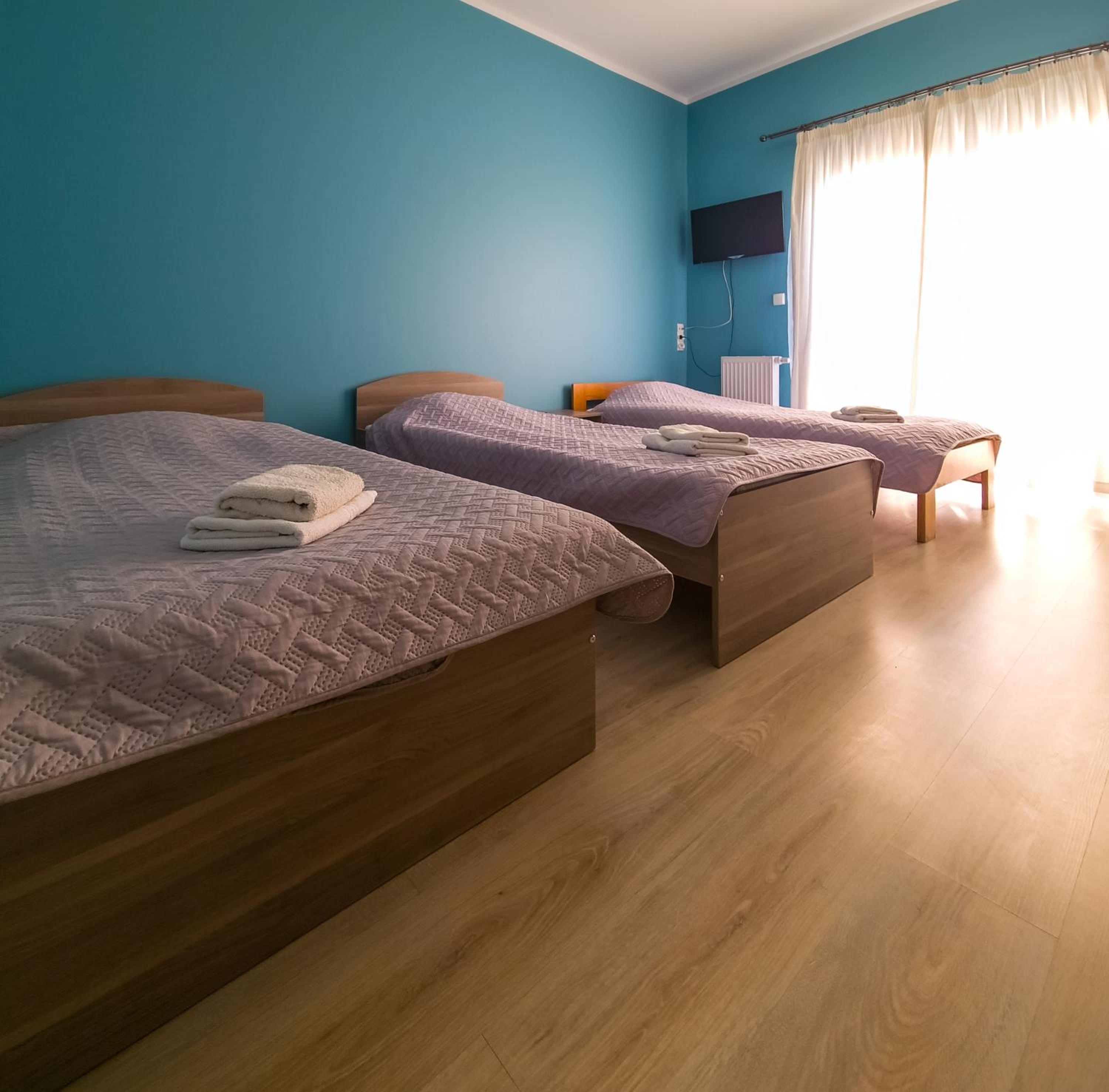 Triple Room with Private Bathroom - Photo 7