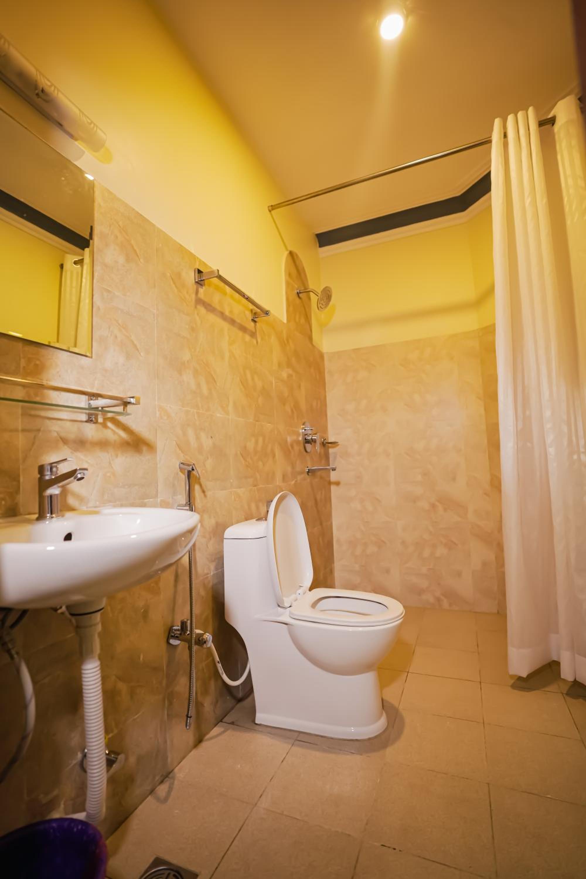 Deluxe Double or Twin Room - Photo 7