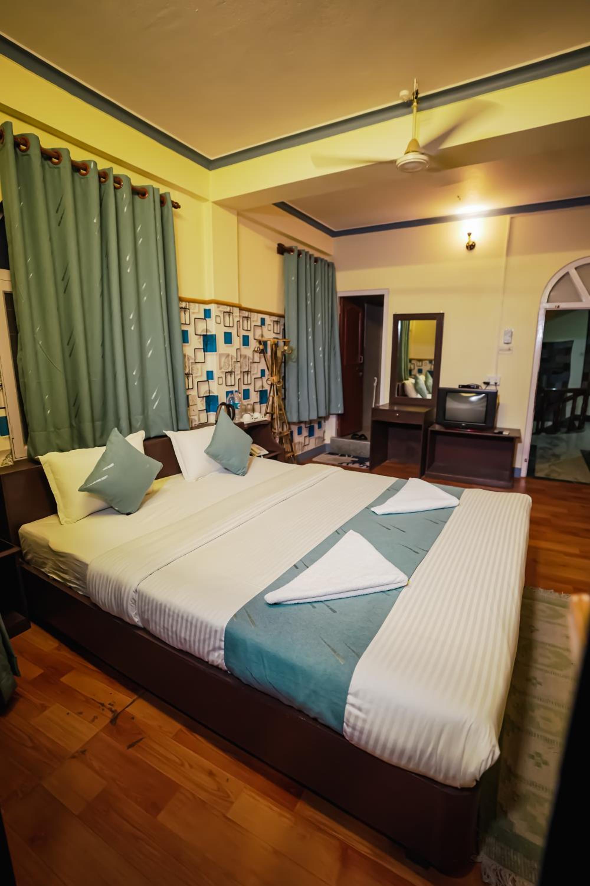 Deluxe Double or Twin Room - Photo 5