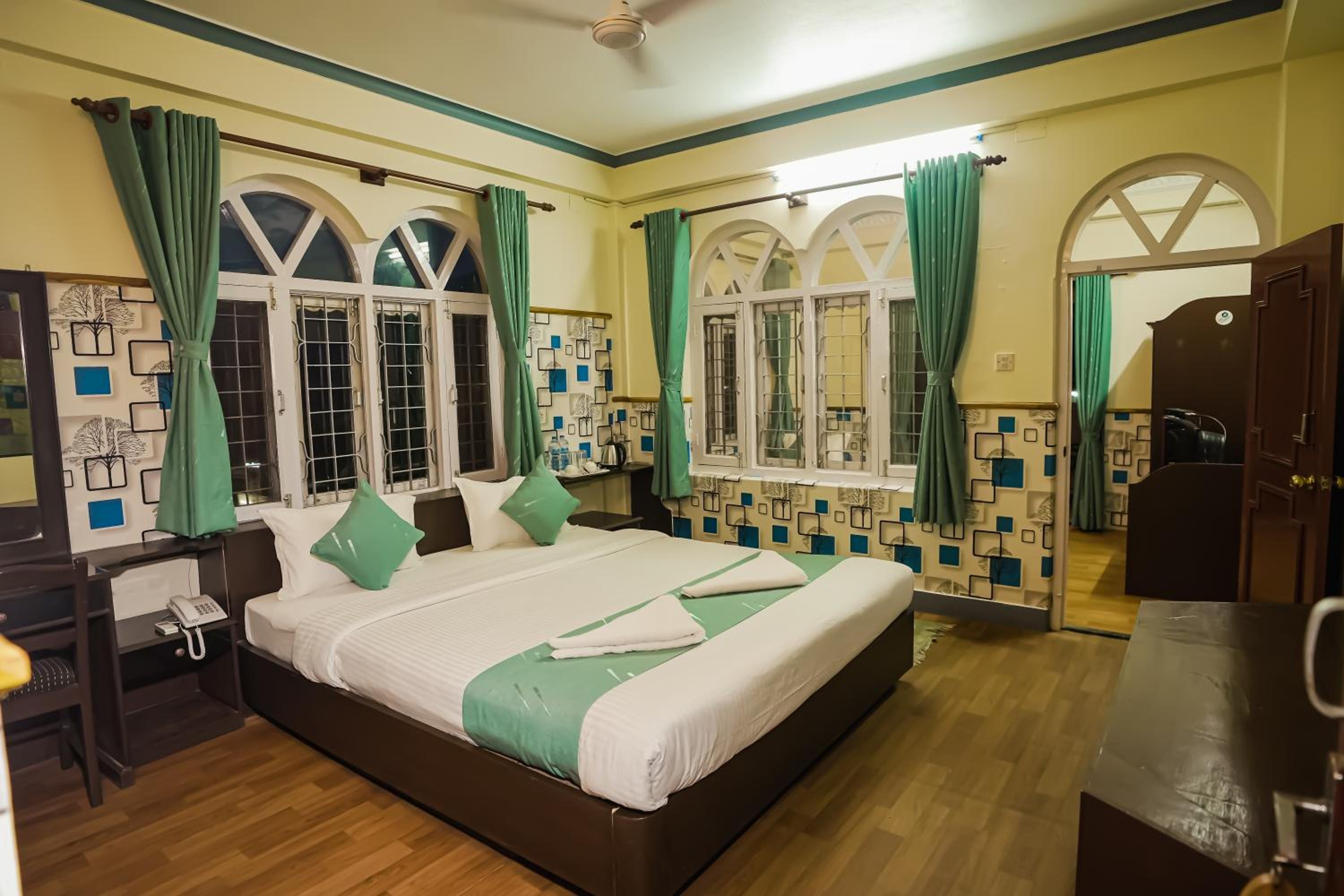 Deluxe Double or Twin Room - Photo 2