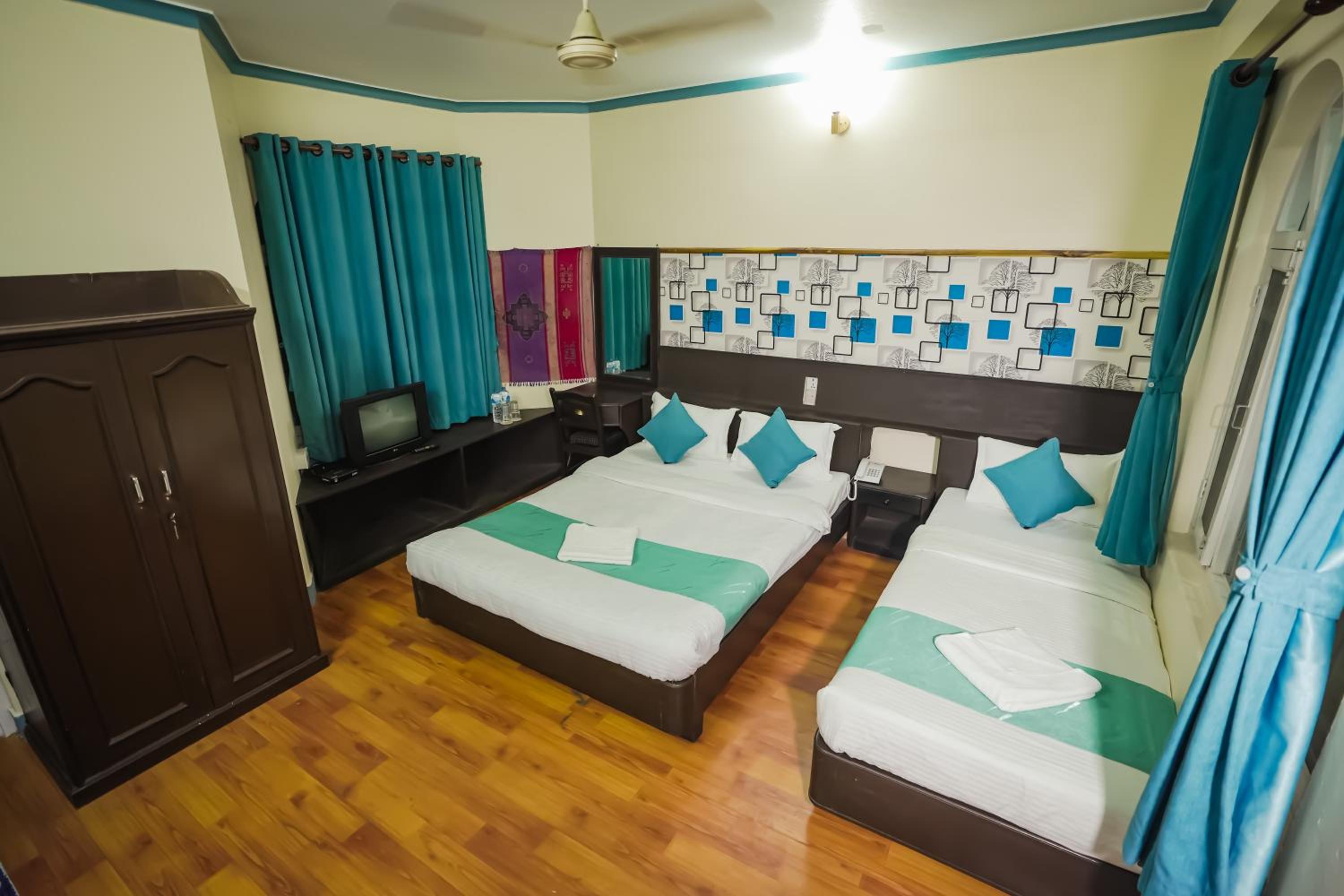 Standard Double or Twin Room - Photo 5