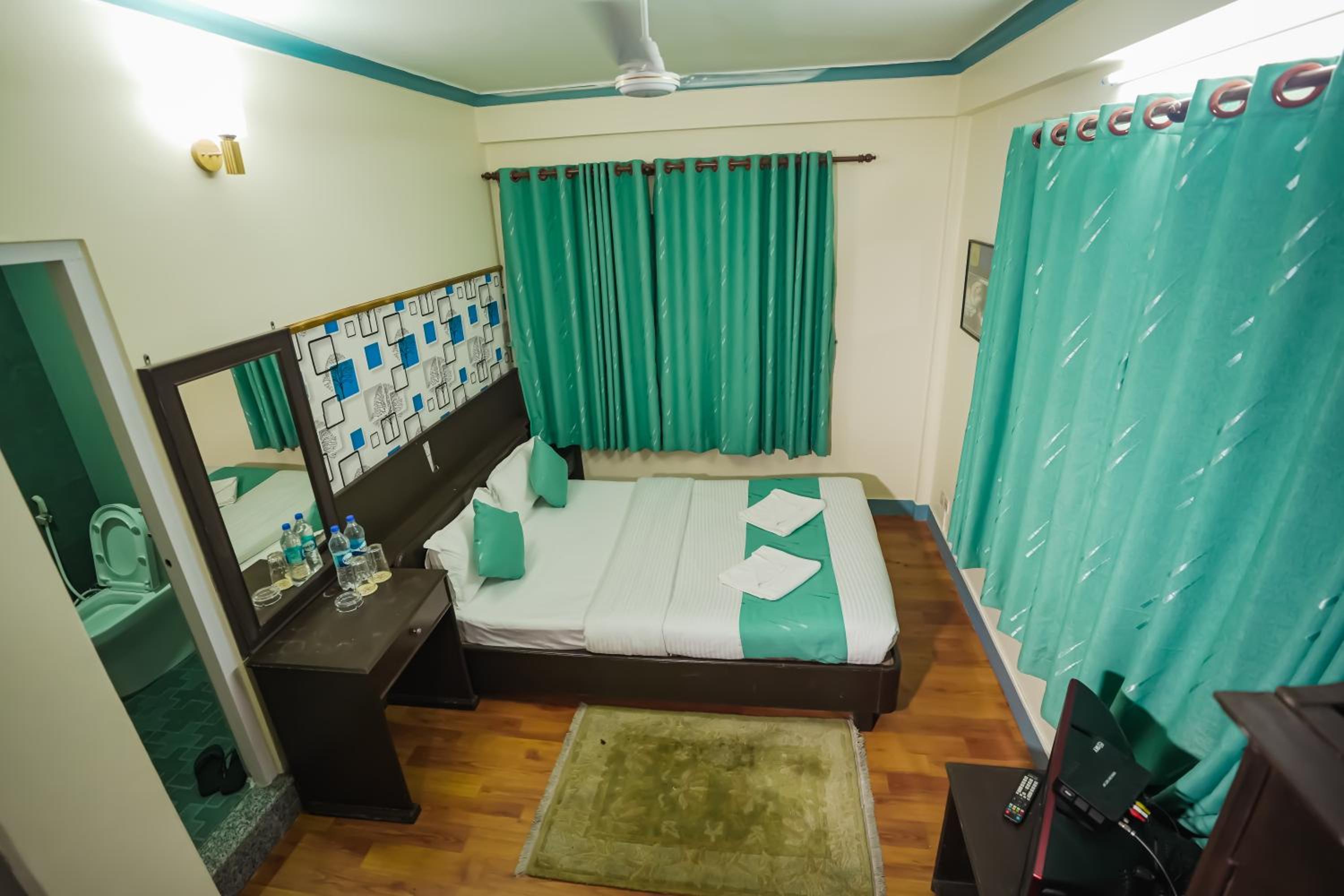 Standard Double or Twin Room - Photo 4