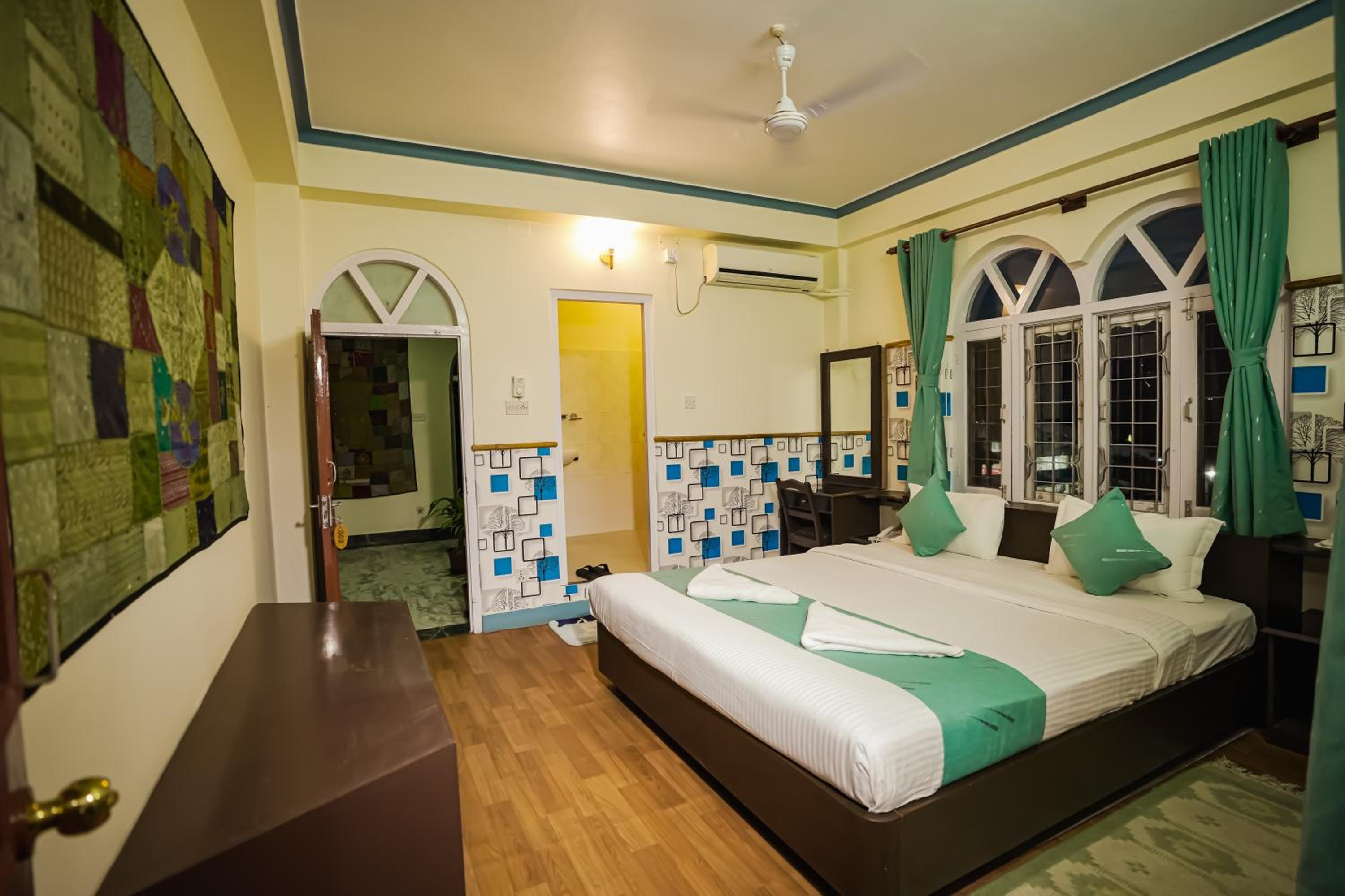 Deluxe Double or Twin Room - Photo 6