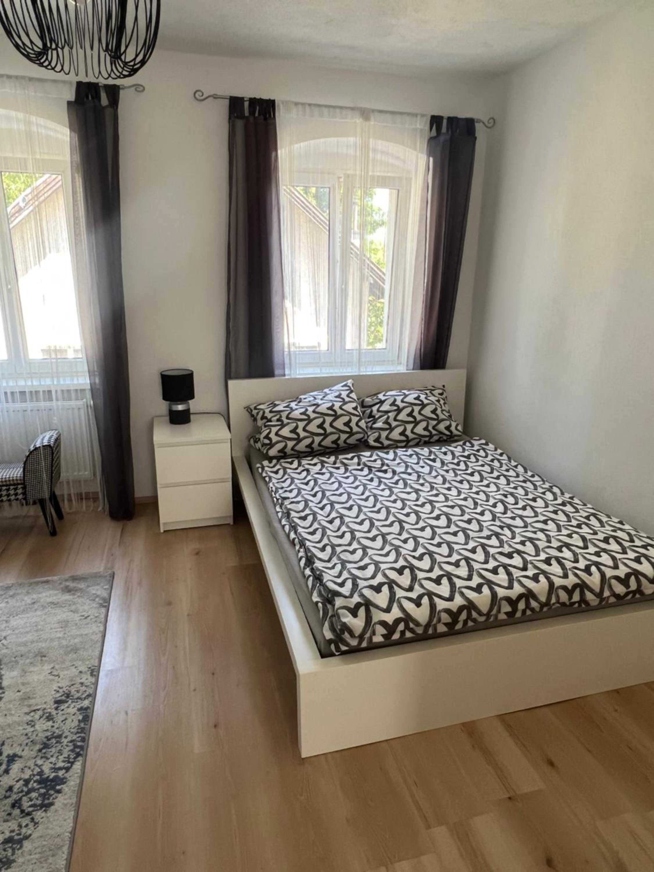 One-Bedroom Apartment - Photo 4