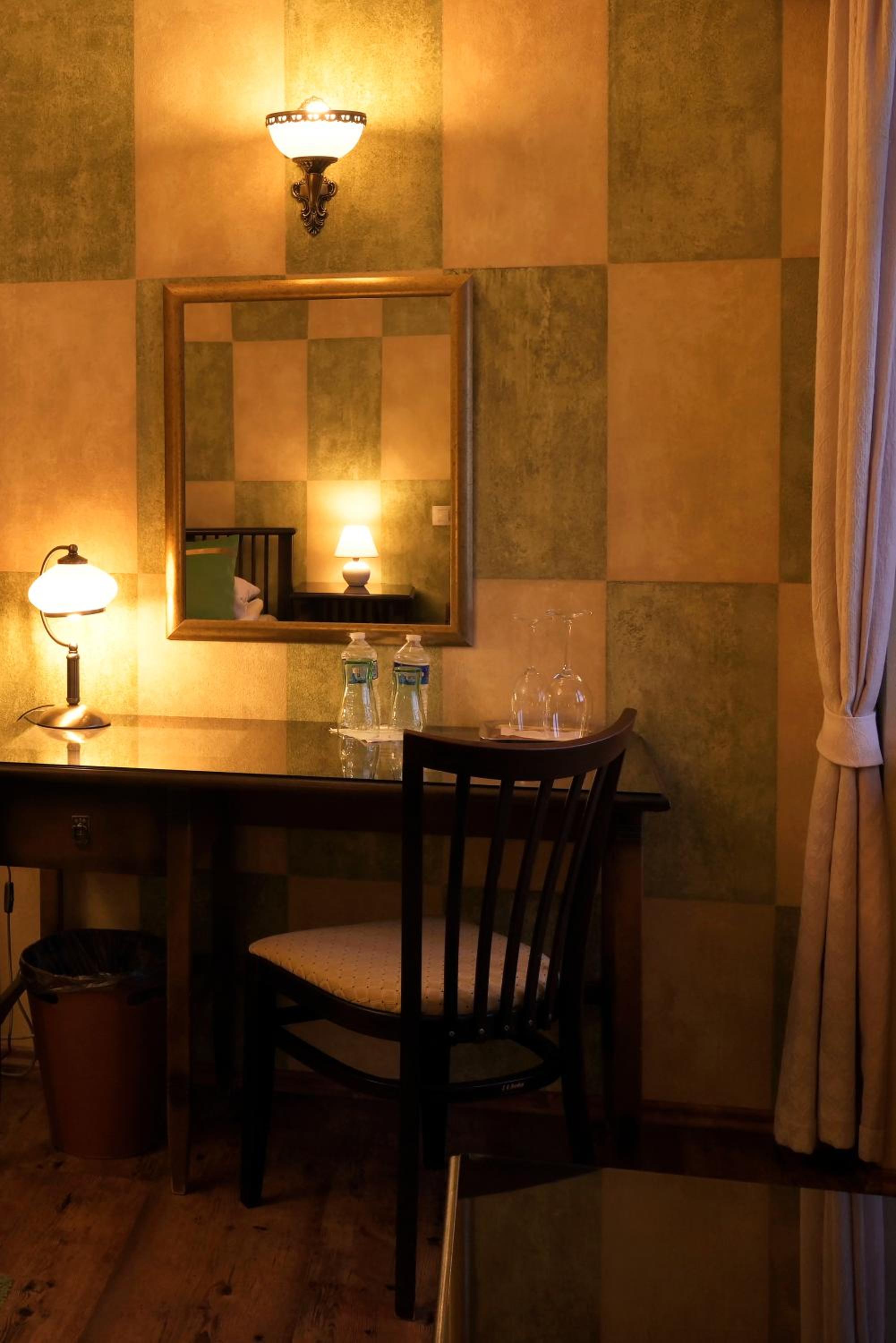 Apartment with Square view - Photo 11