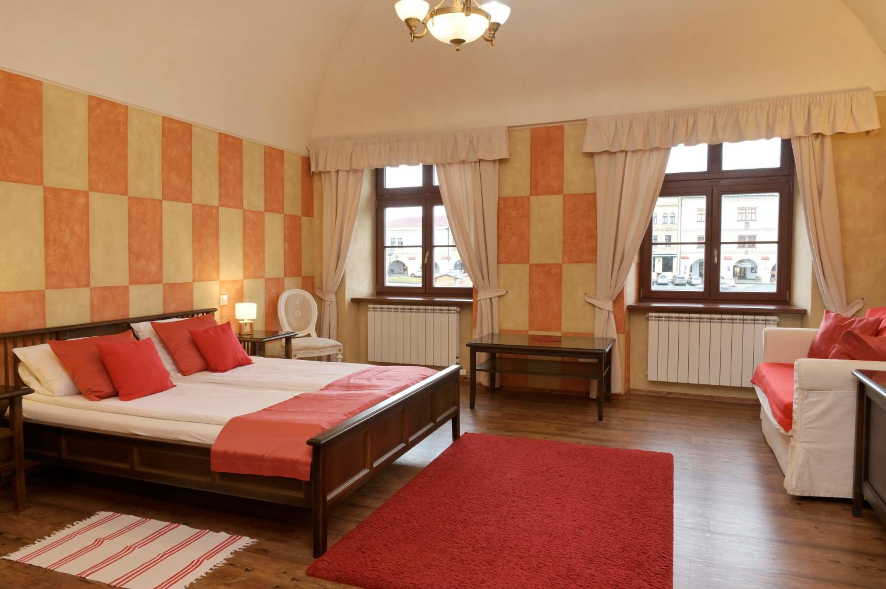 Apartment with Square view - Photo 2