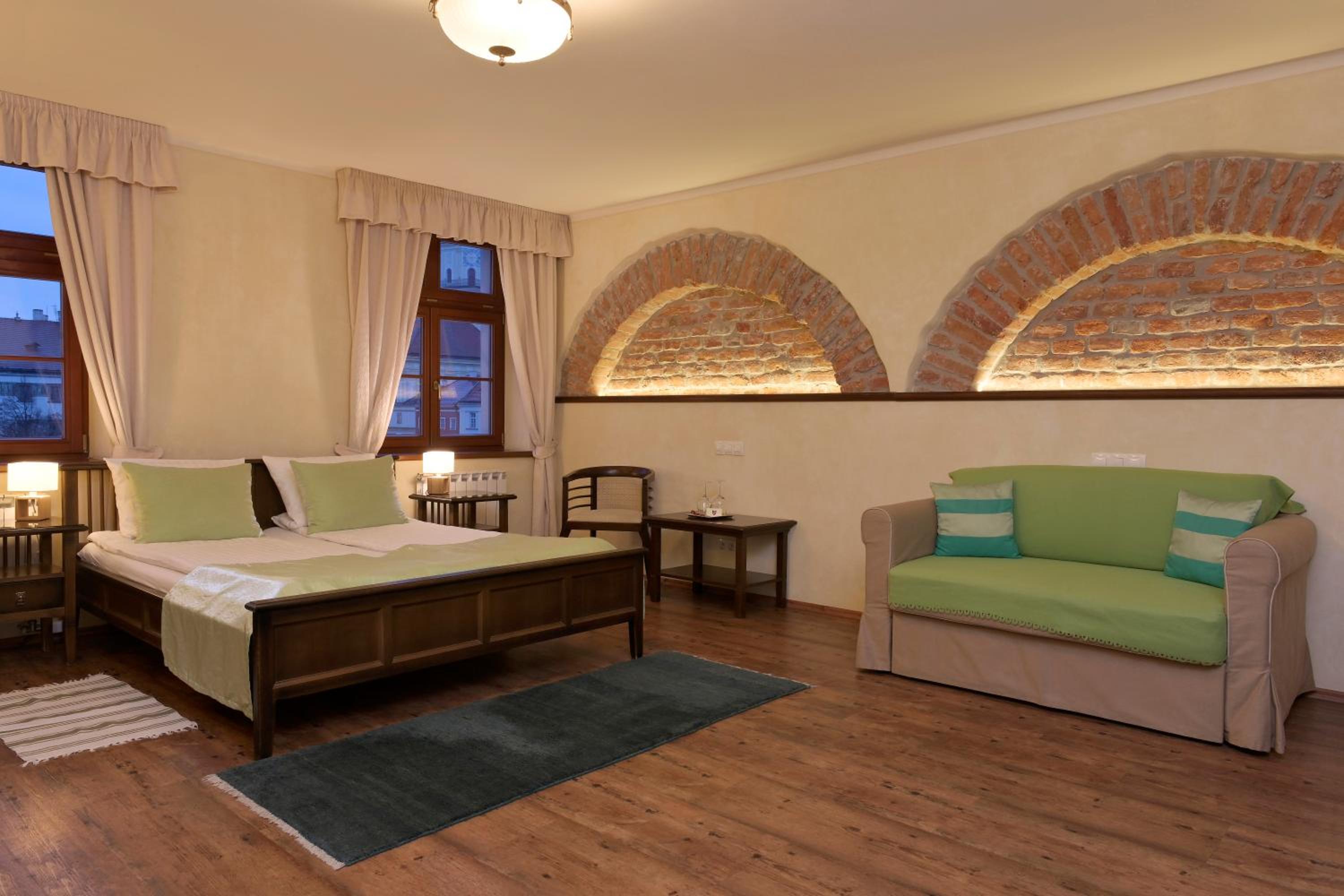 Apartment with Square view - Photo 16