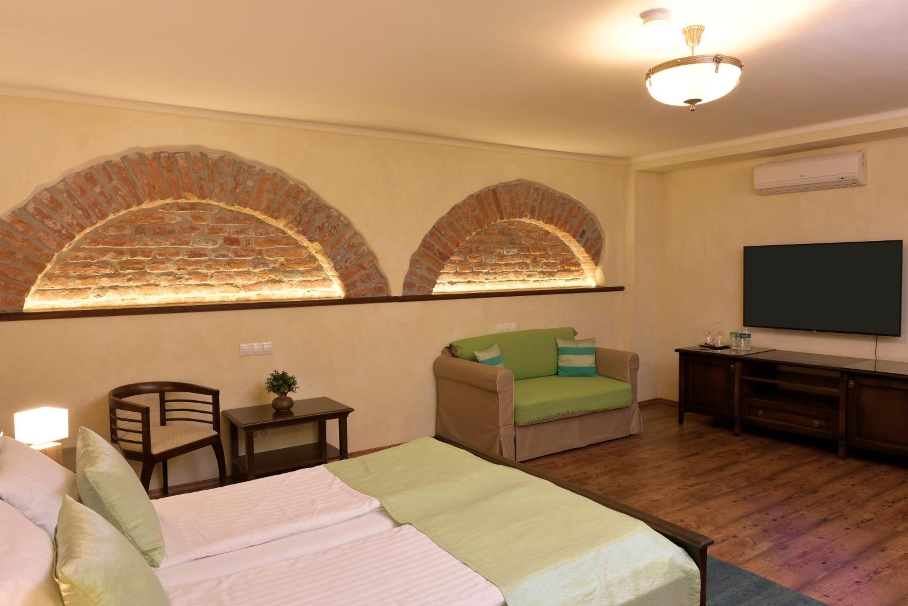Apartment with Square view - Photo 22