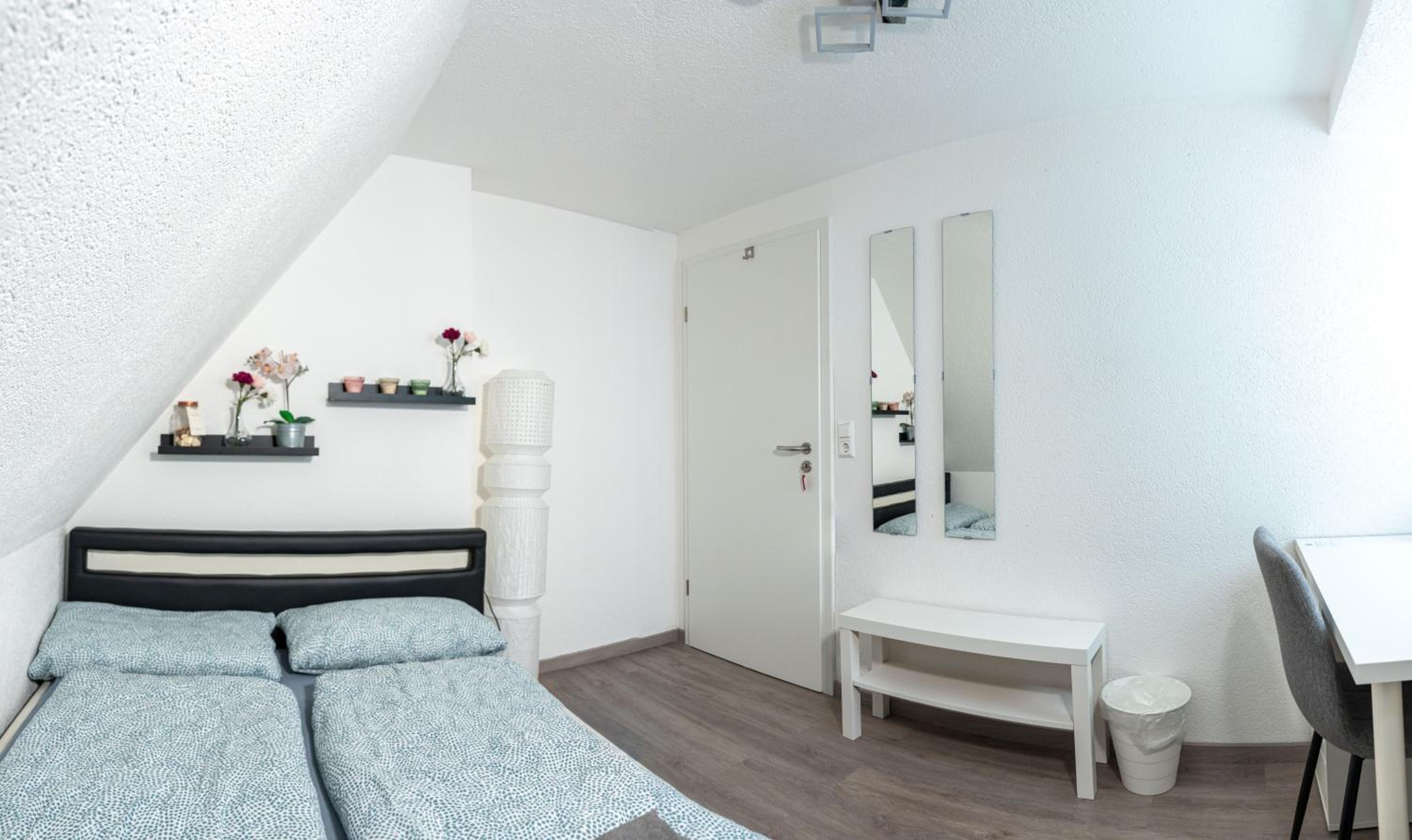 Three-Bedroom House photo 3