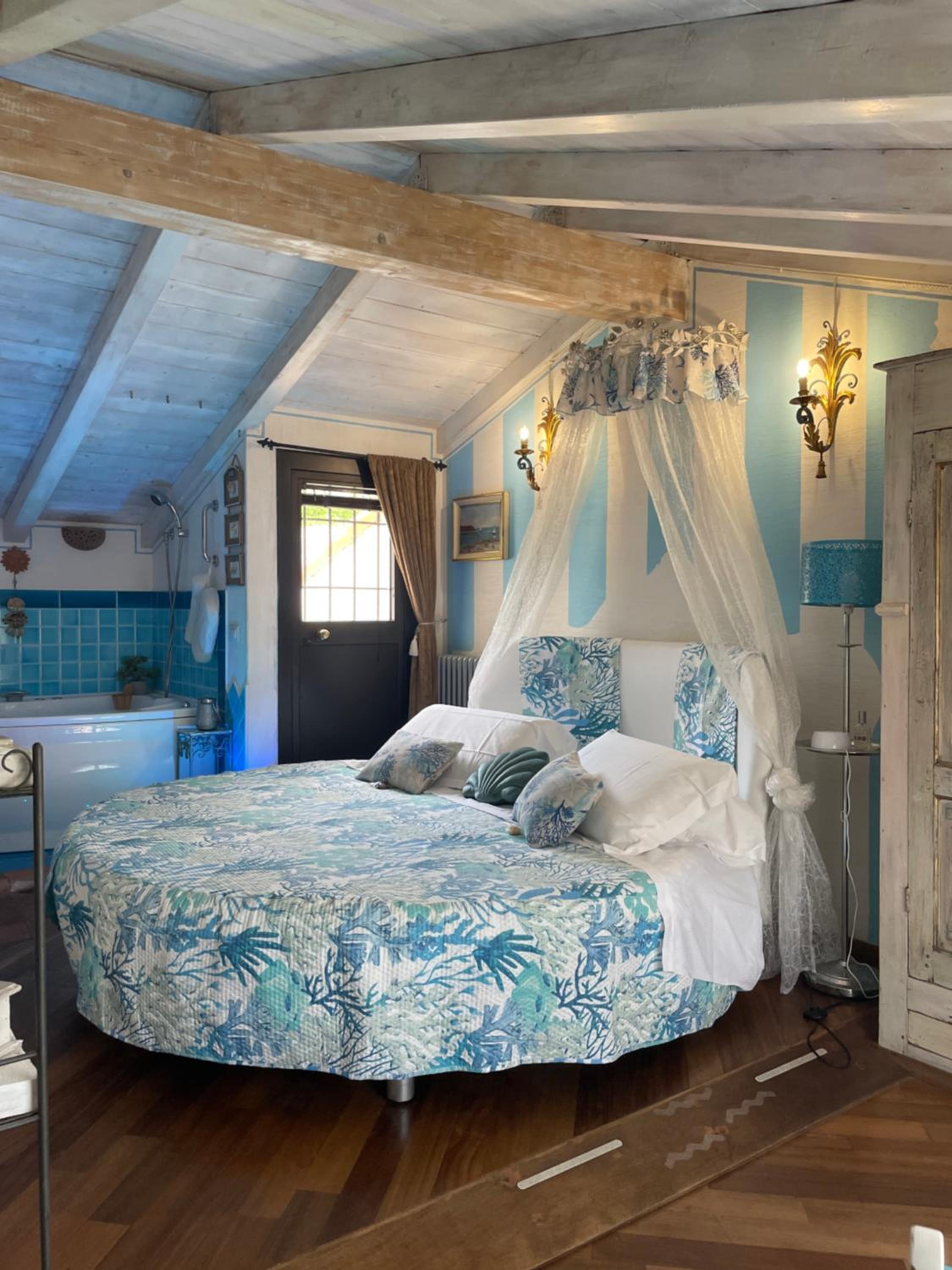 King Room With Spa Bath And Private Parking