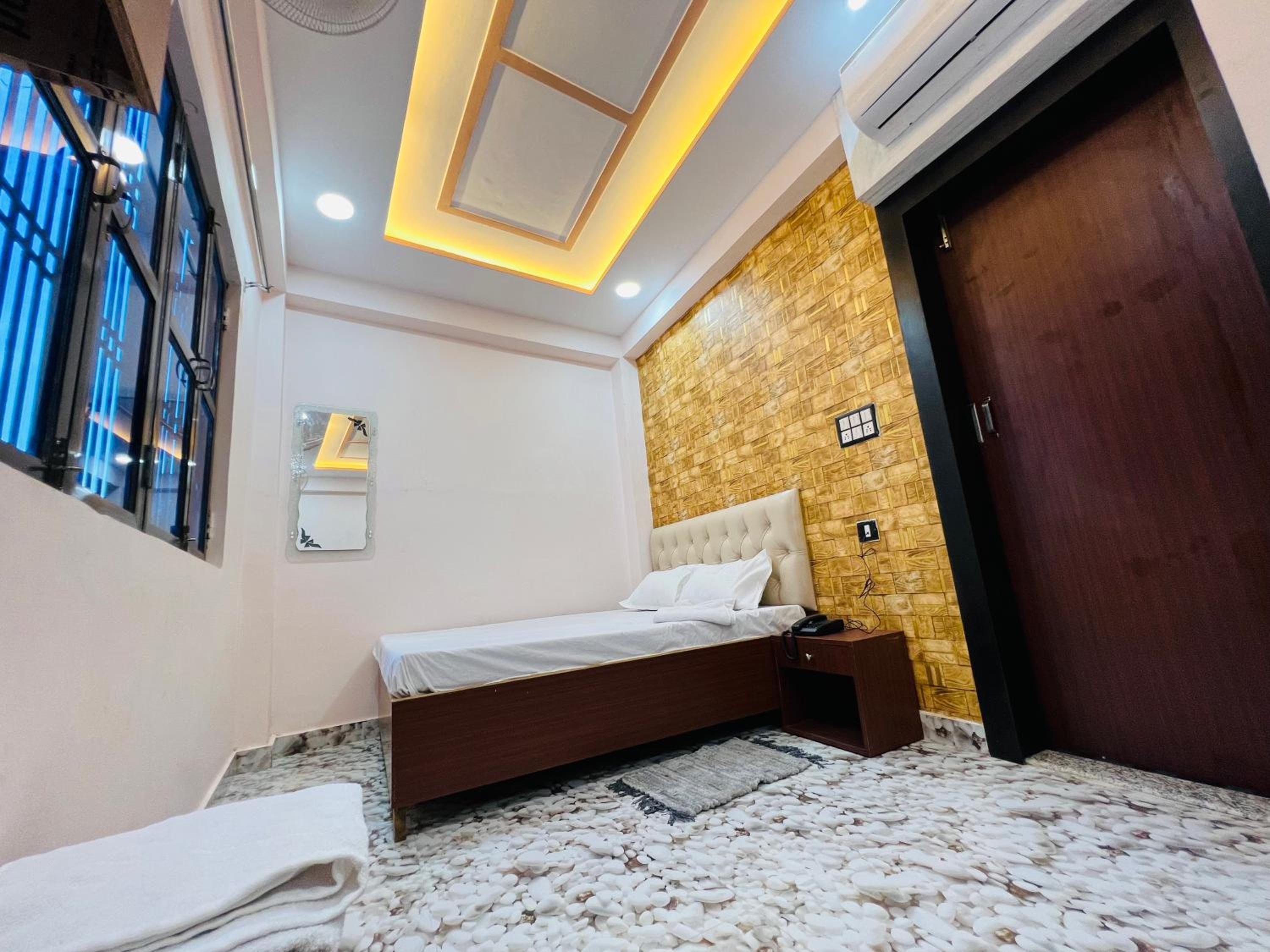 King Room with Two King Beds photo 3