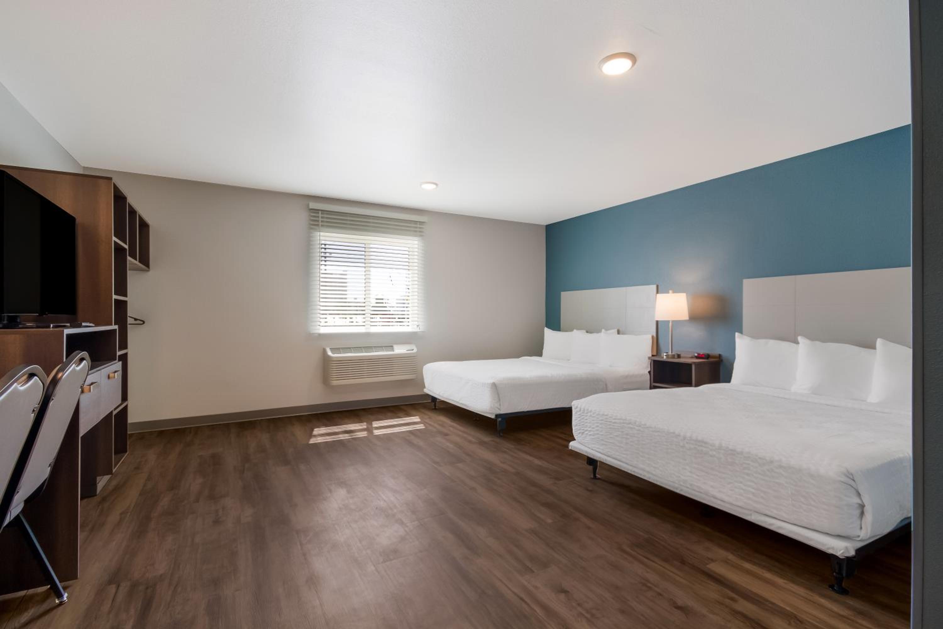 Queen Suite with Two Queen Beds - Non Smoking - Photo 1