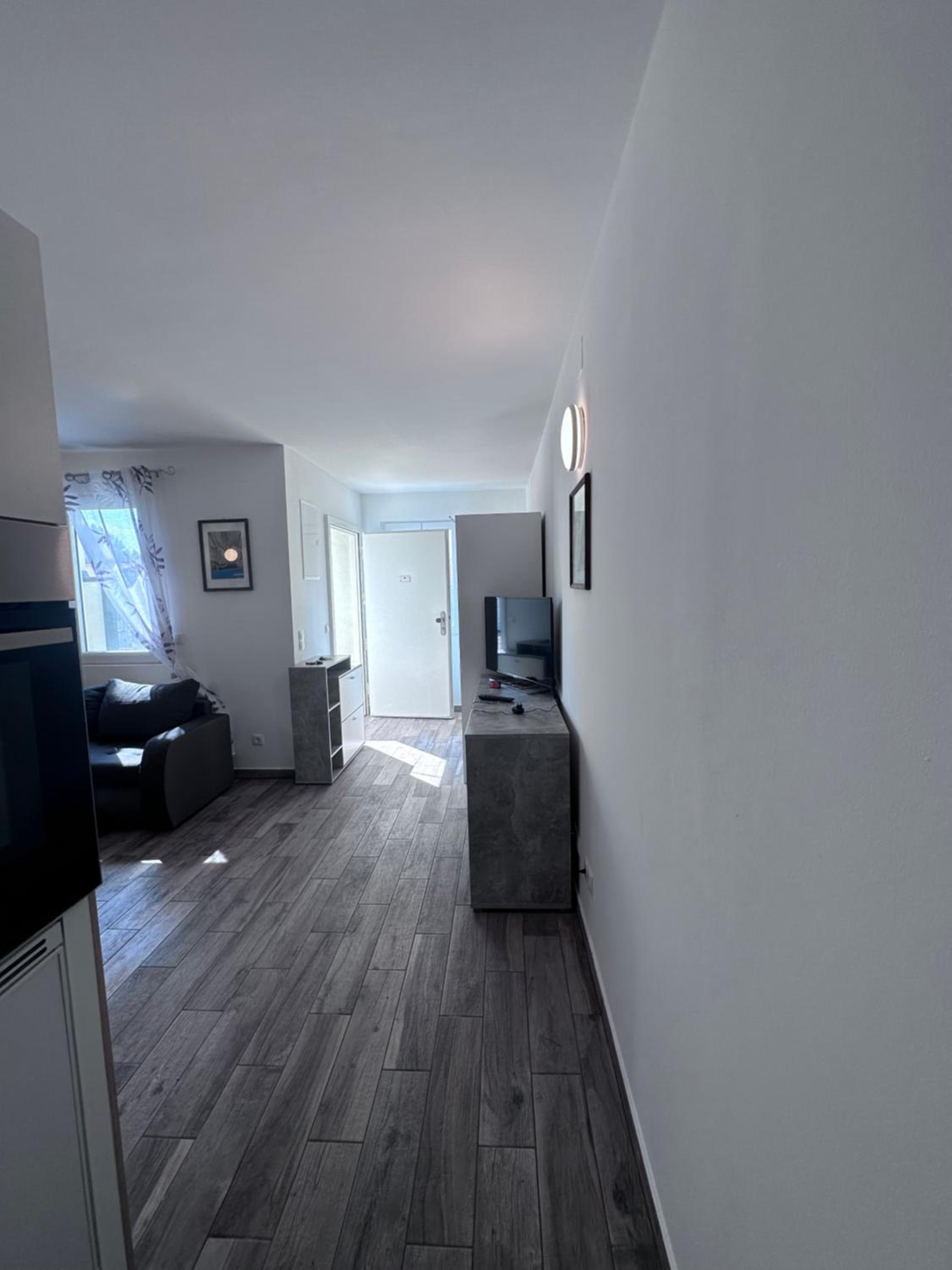 Apartment with Balcony photo 1