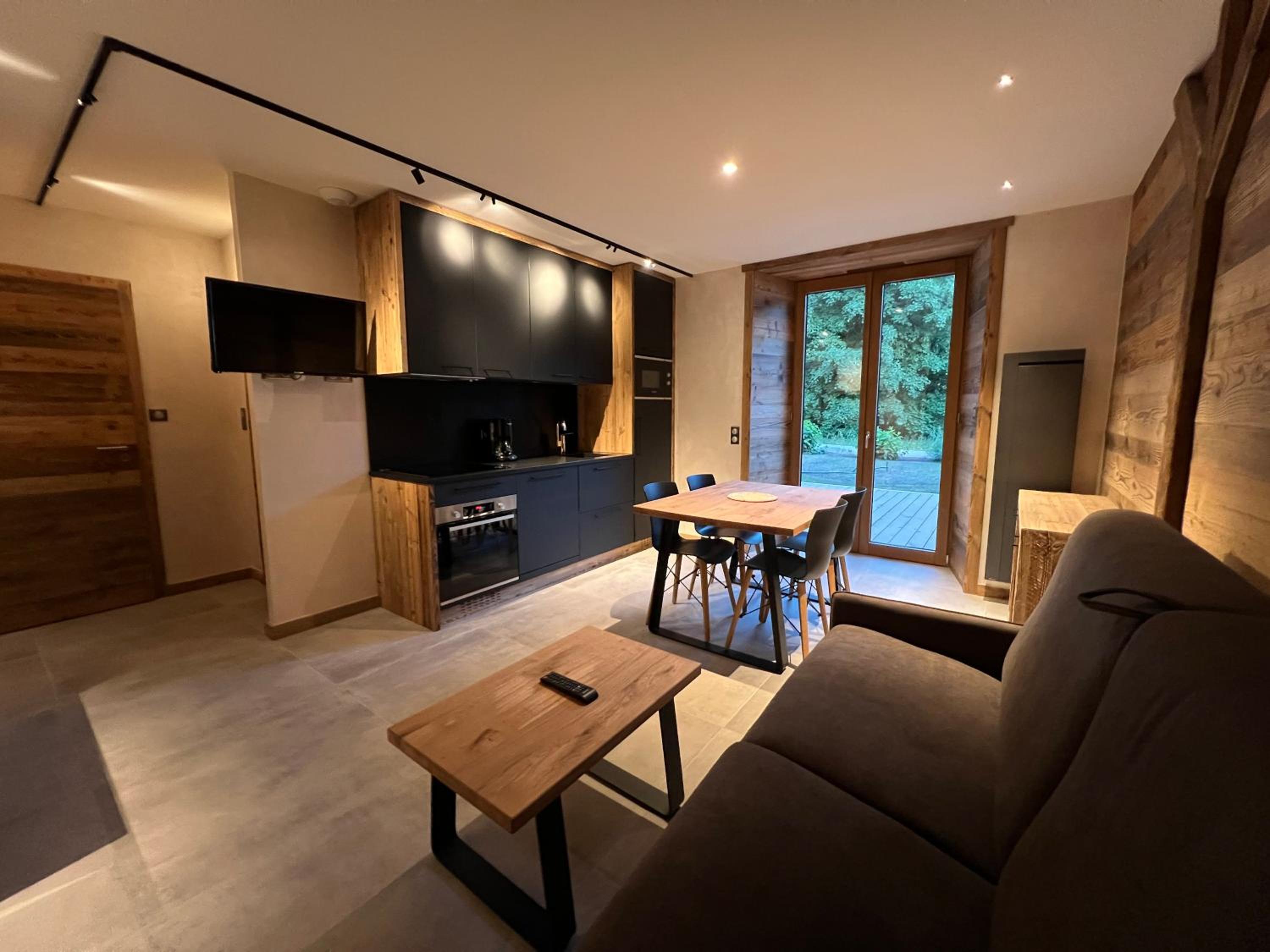 Apartment with Terrace photo 2