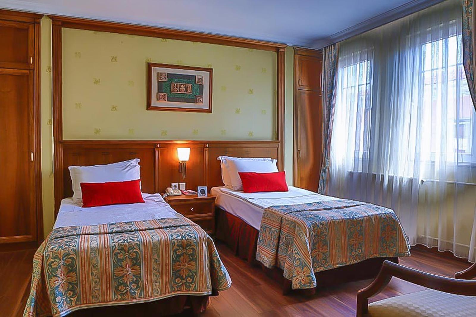 Standard Twin Room - Photo 1