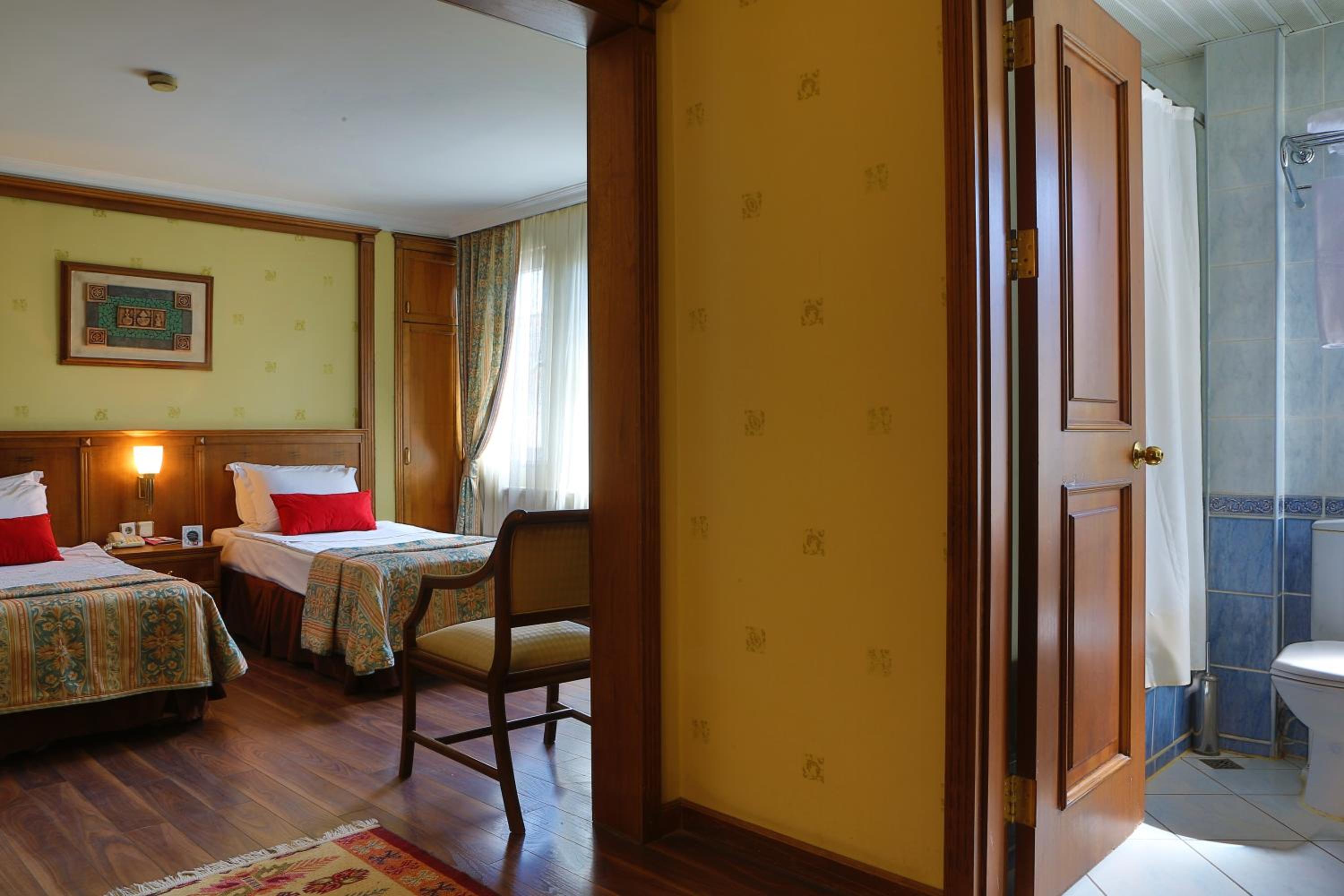Standard Twin Room - Photo 3