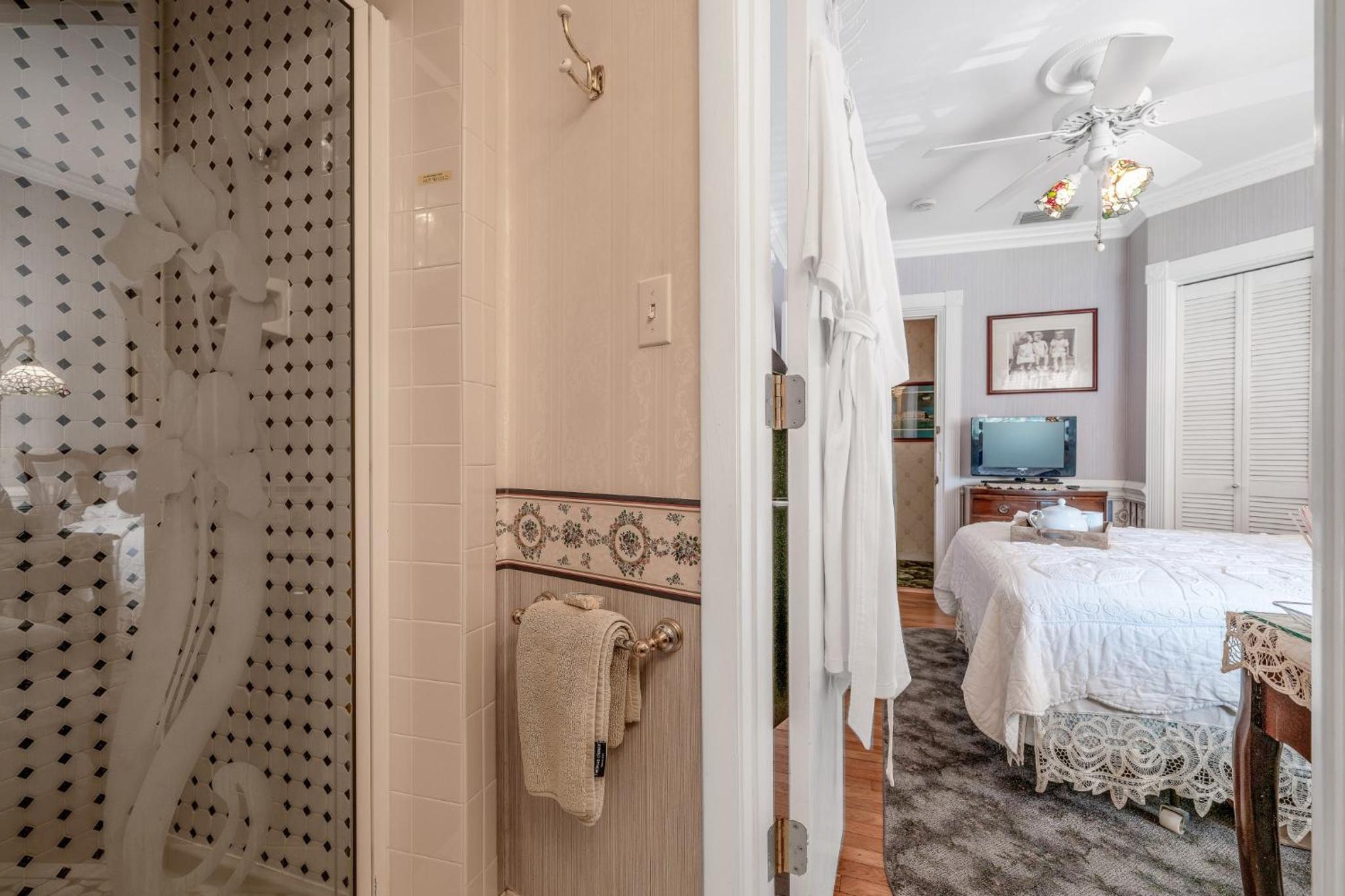 Double Room with Private Bathroom photo 2