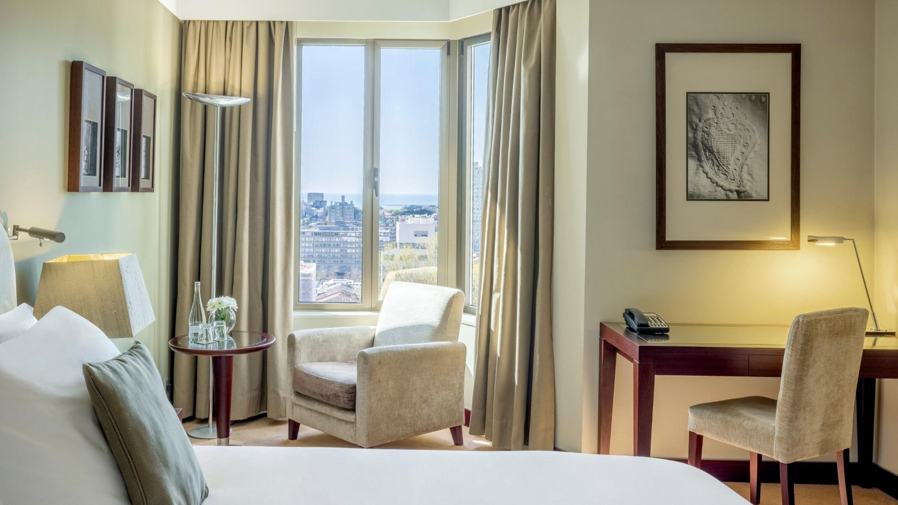 Premium Twin Room with Lounge Access - Photo 1