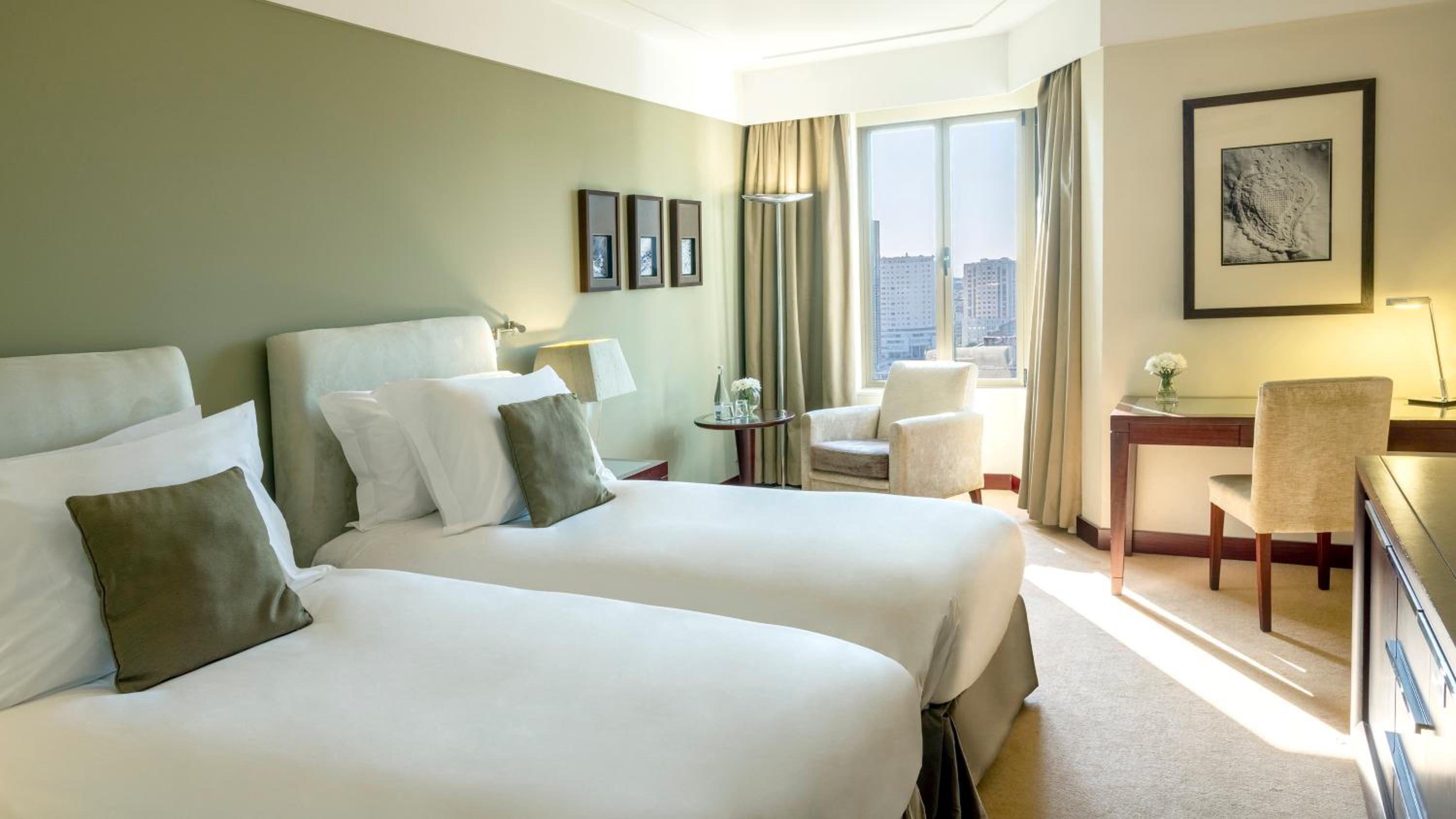 Premium Twin Room with Lounge Access - Photo 2
