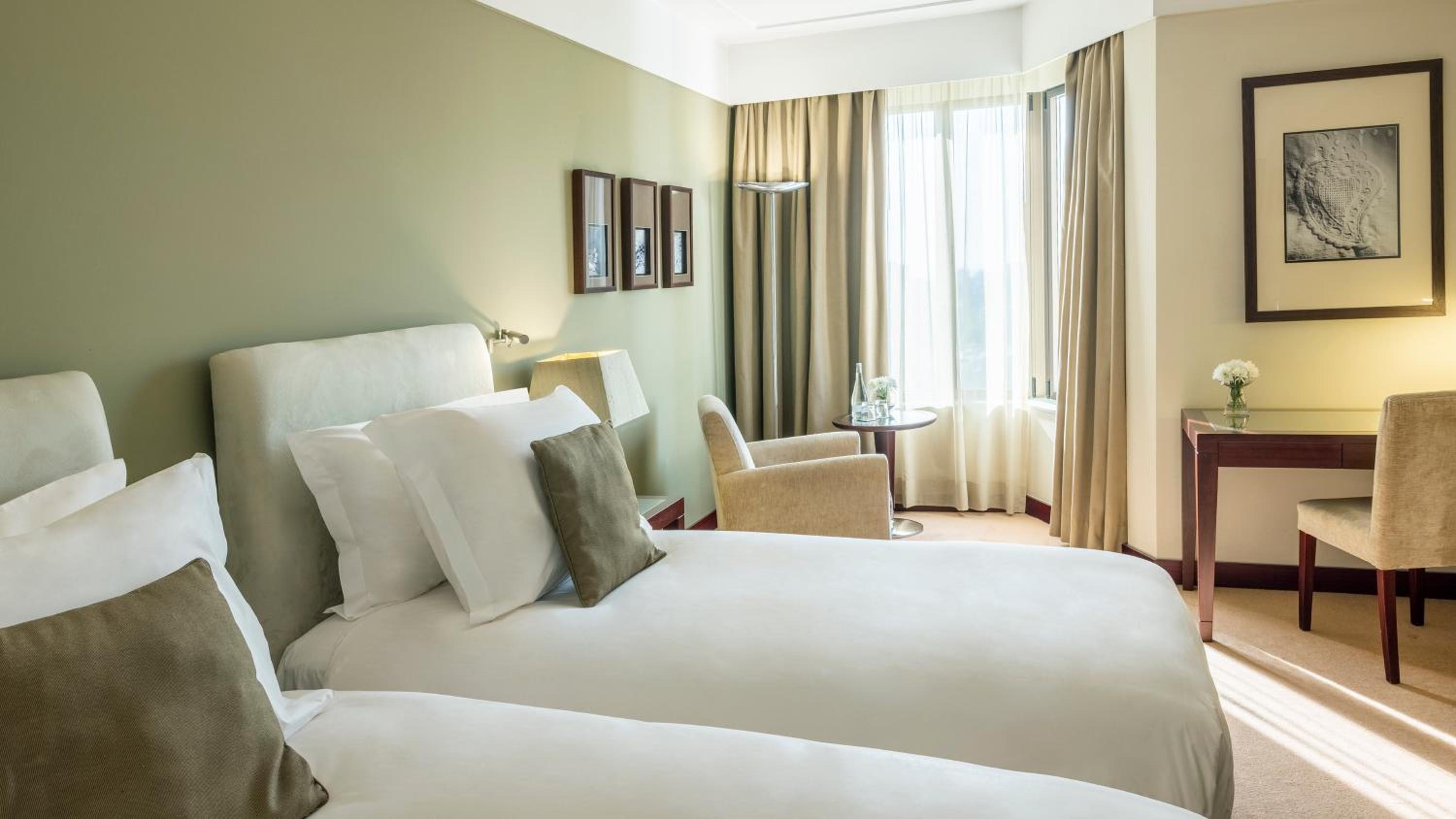 Standard Twin Room - Photo 3