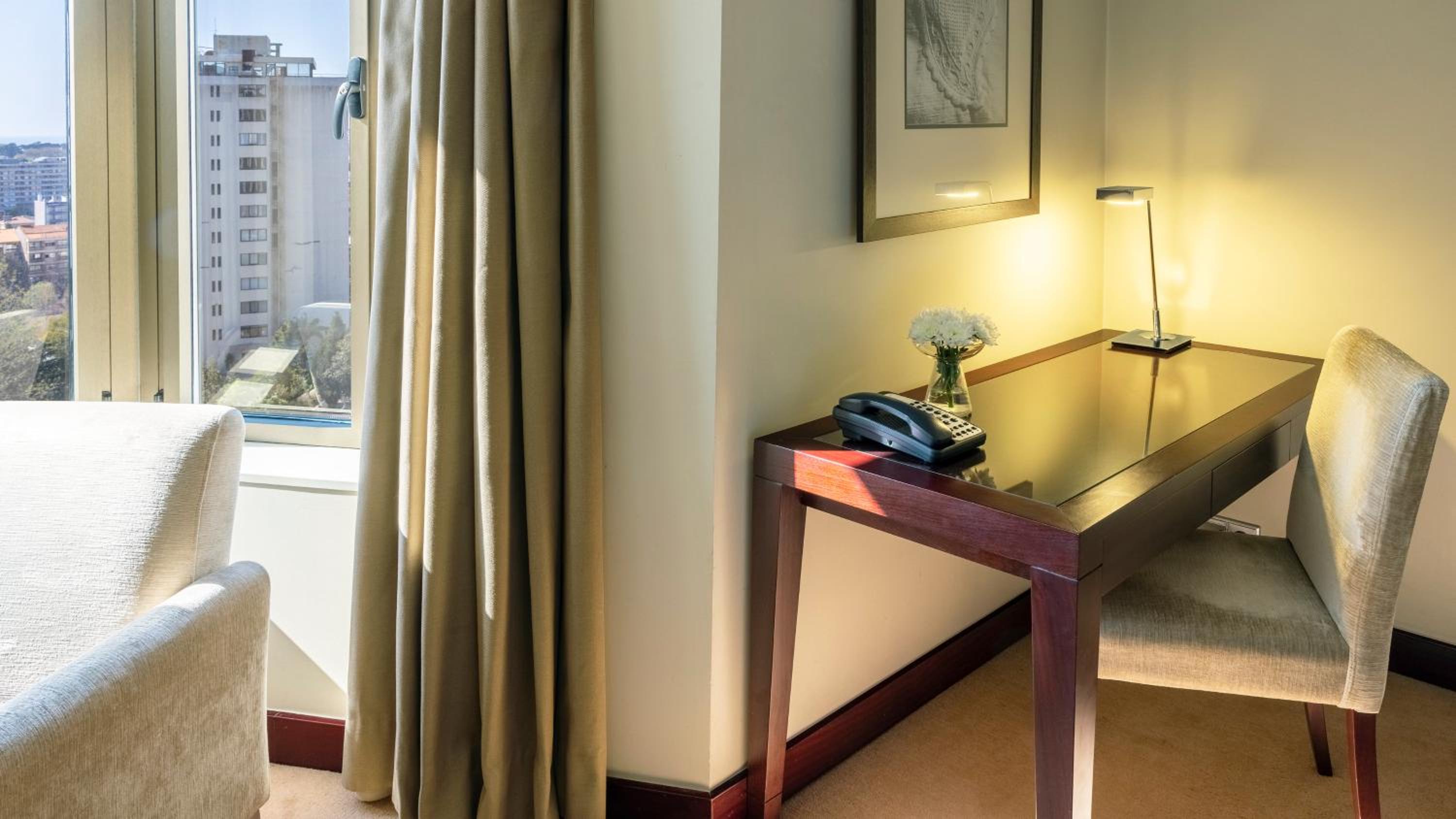 Premium Twin Room with Lounge Access - Photo 3