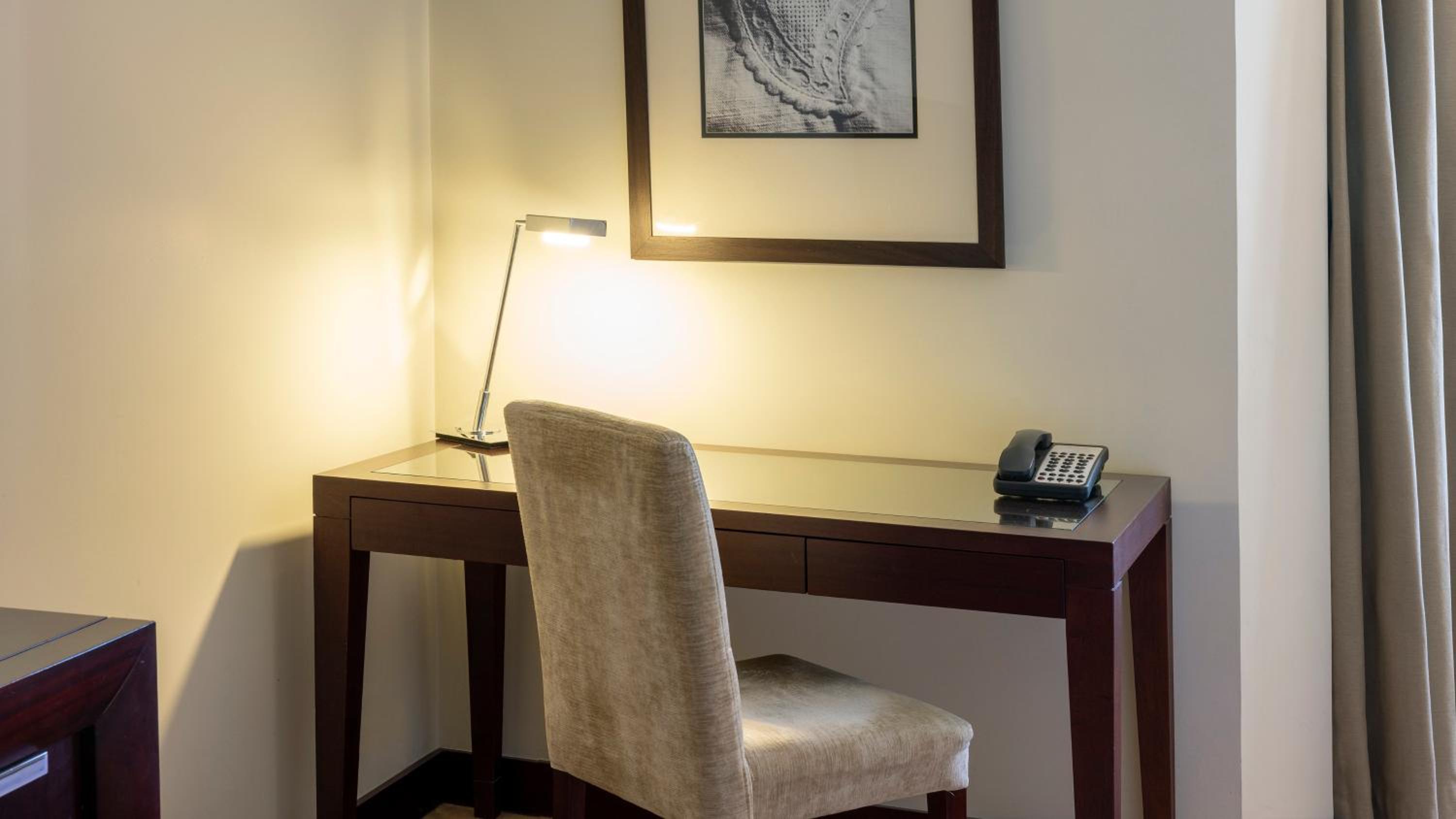 Standard King Room With City View
