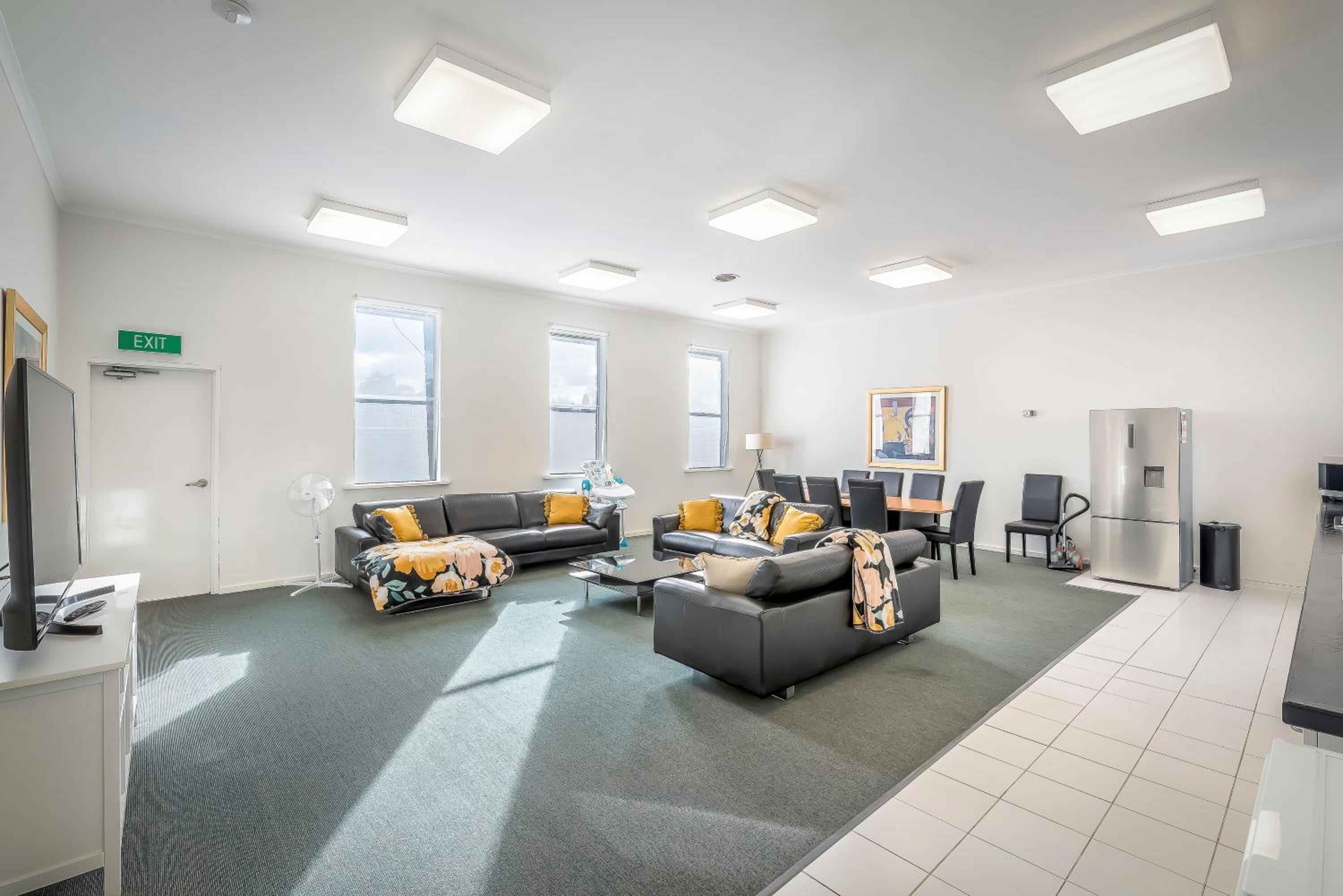 Four-Bedroom House photo 2