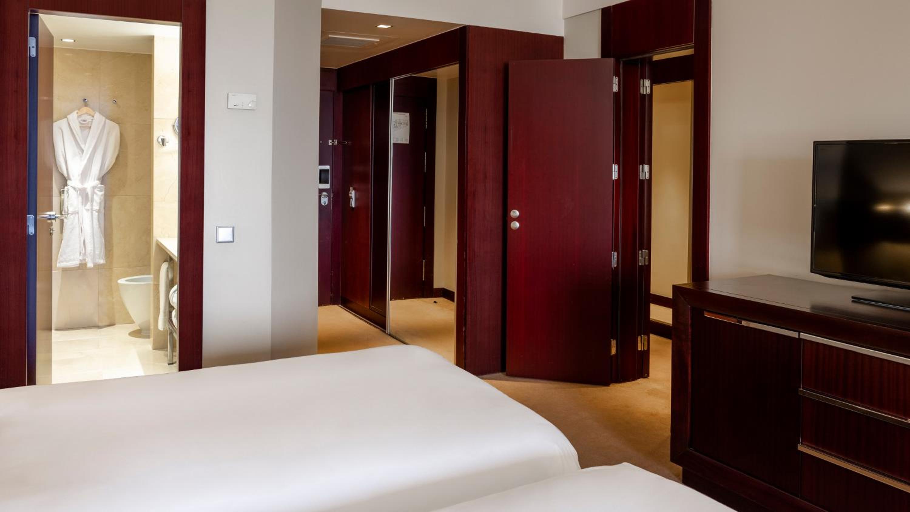Junior Twin Suite - High Floor - Photo 6