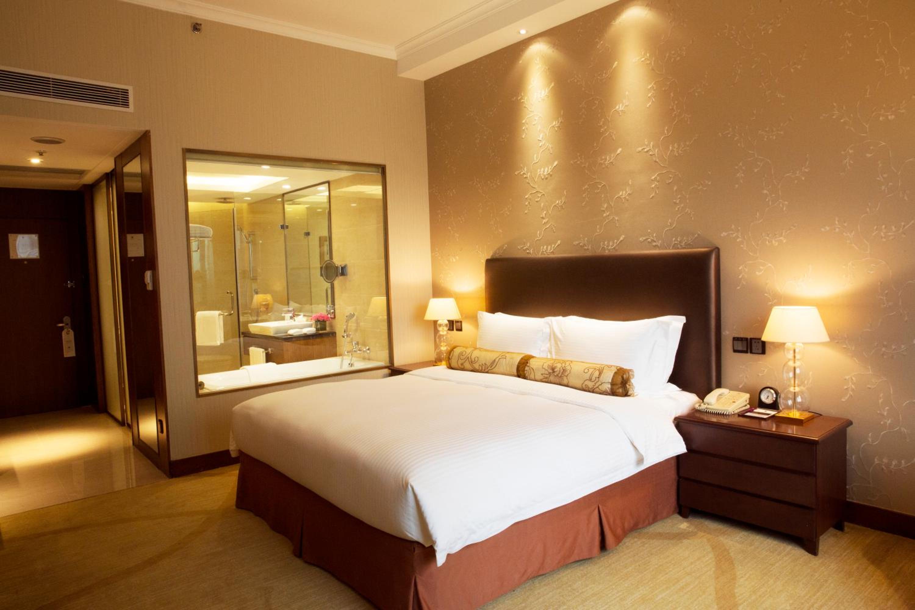 Executive Queen Room - Photo 5