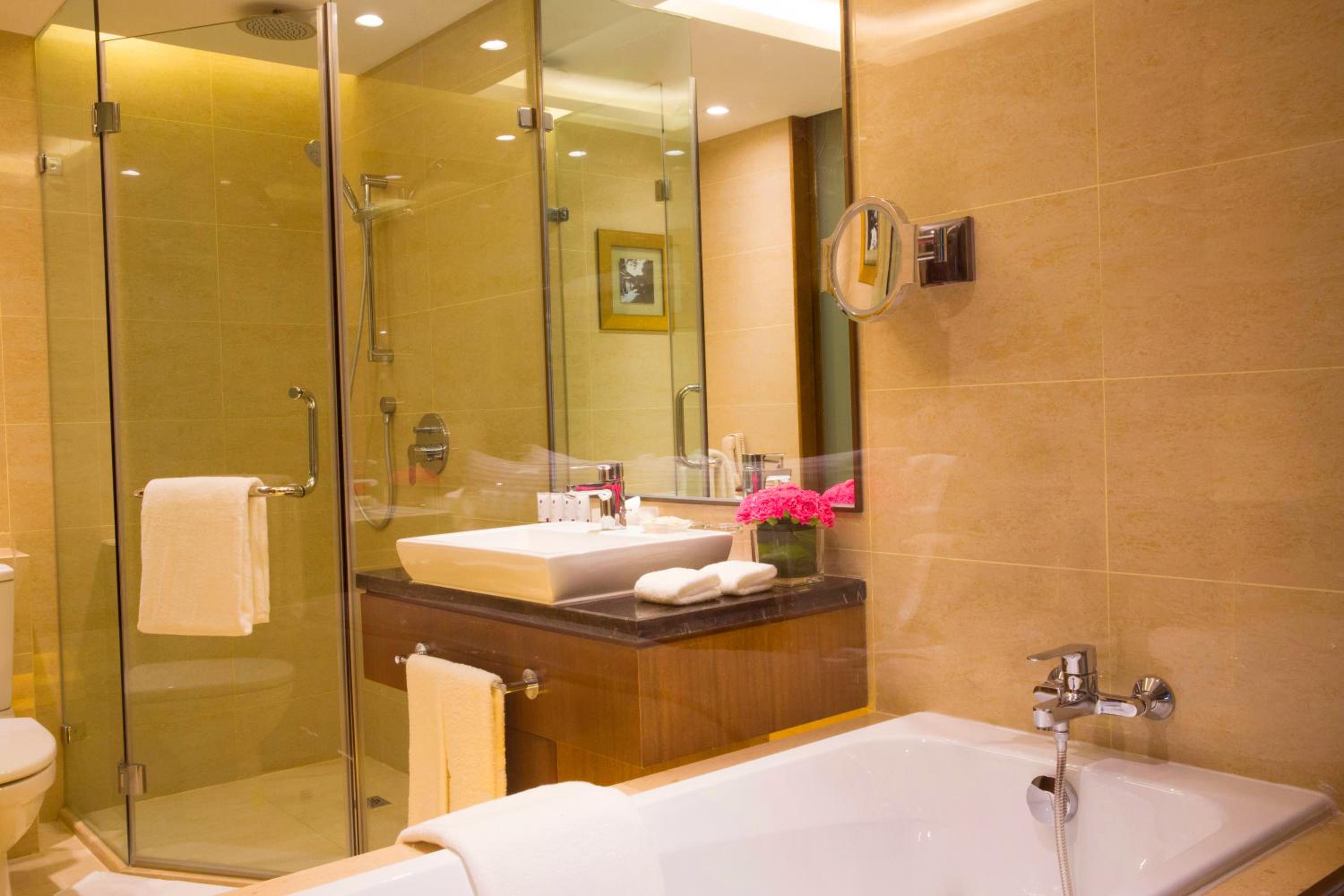 Executive Queen Room - Photo 6