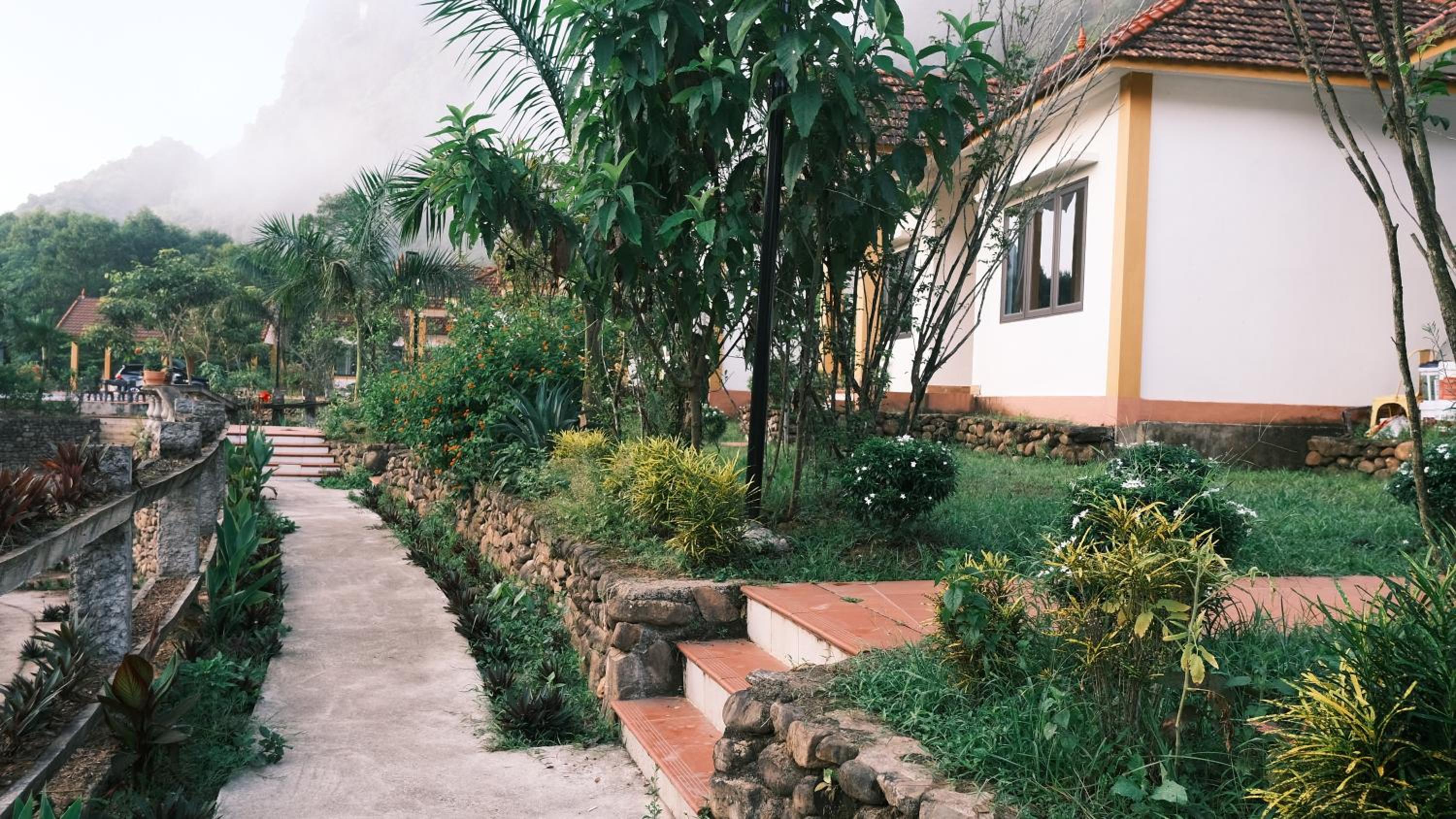 Deluxe Bungalow with Garden View photo 2