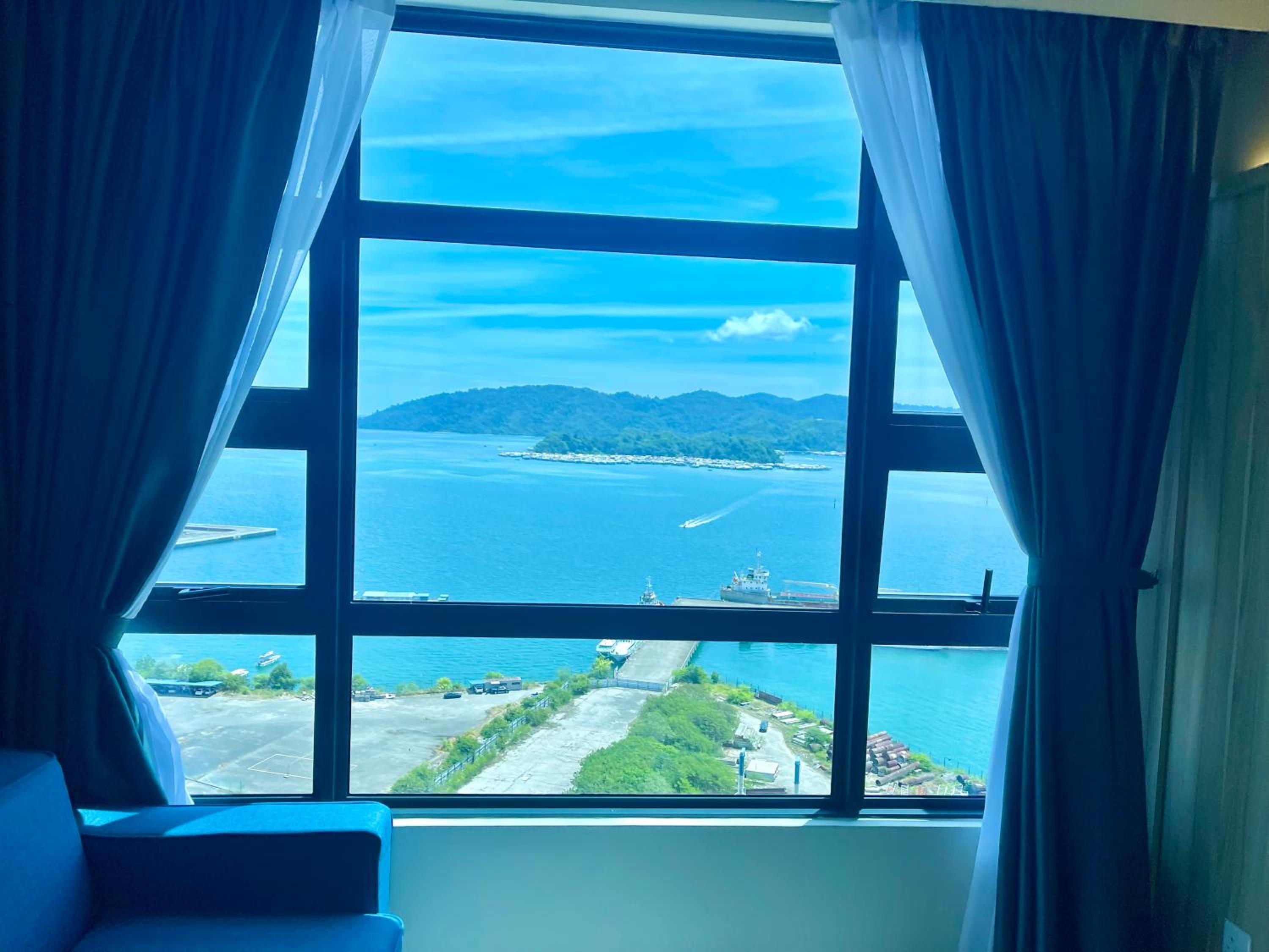 Superior Suite with Sea View photo 3