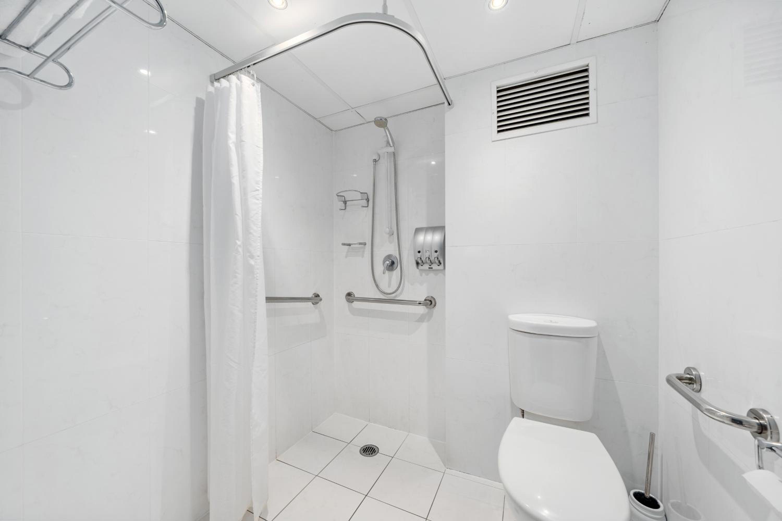 Two-Bedroom Apartment - Disability Access photo 2
