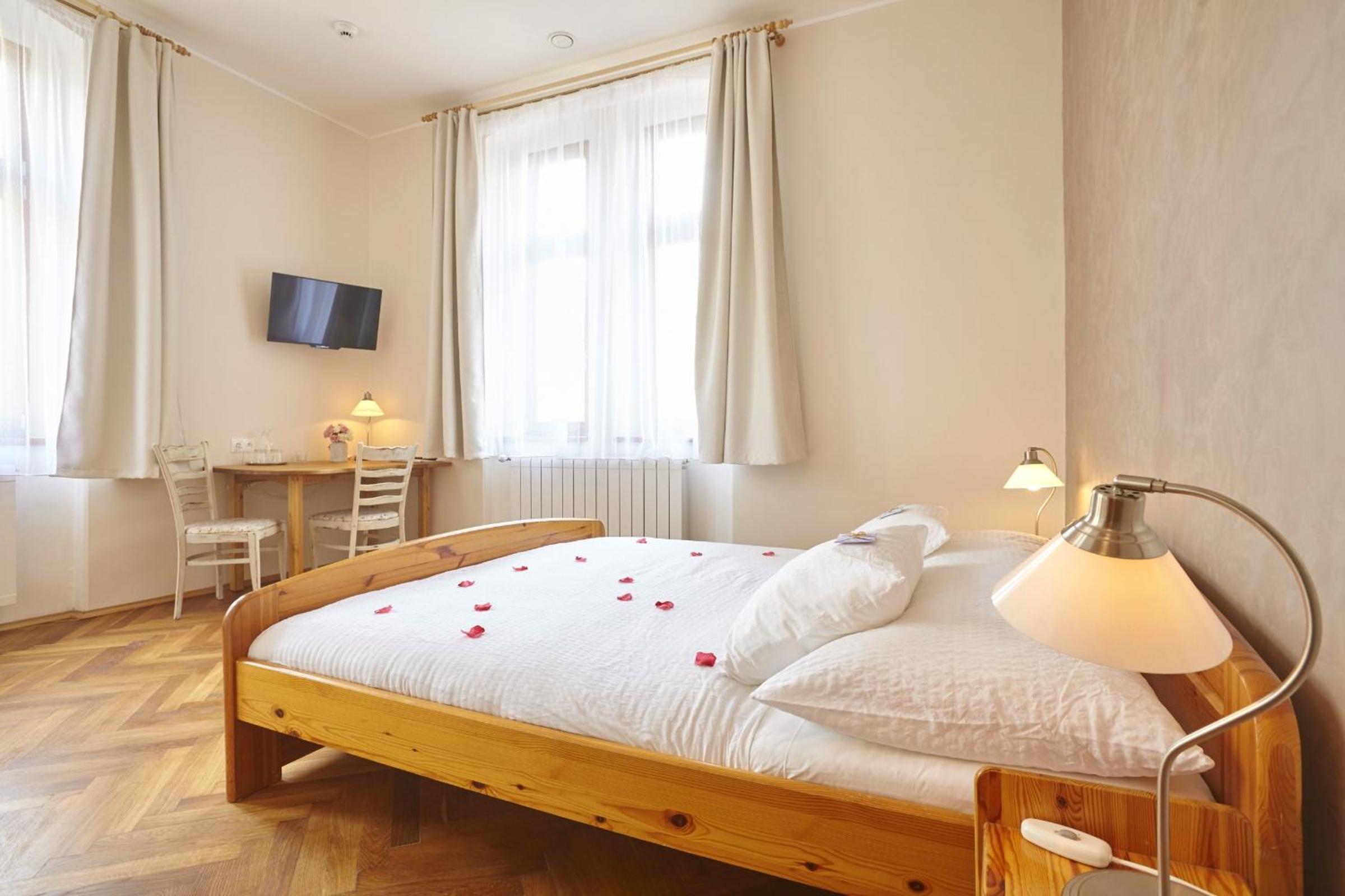 Double Room with Spa Bath photo 1