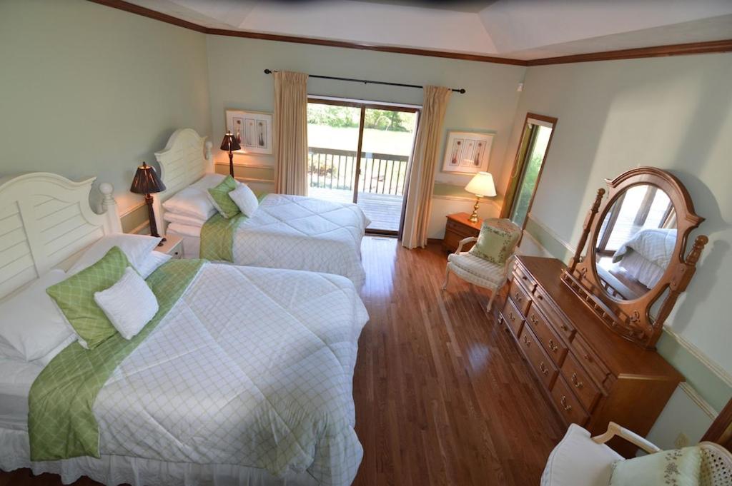 Four-Bedroom House photo 2