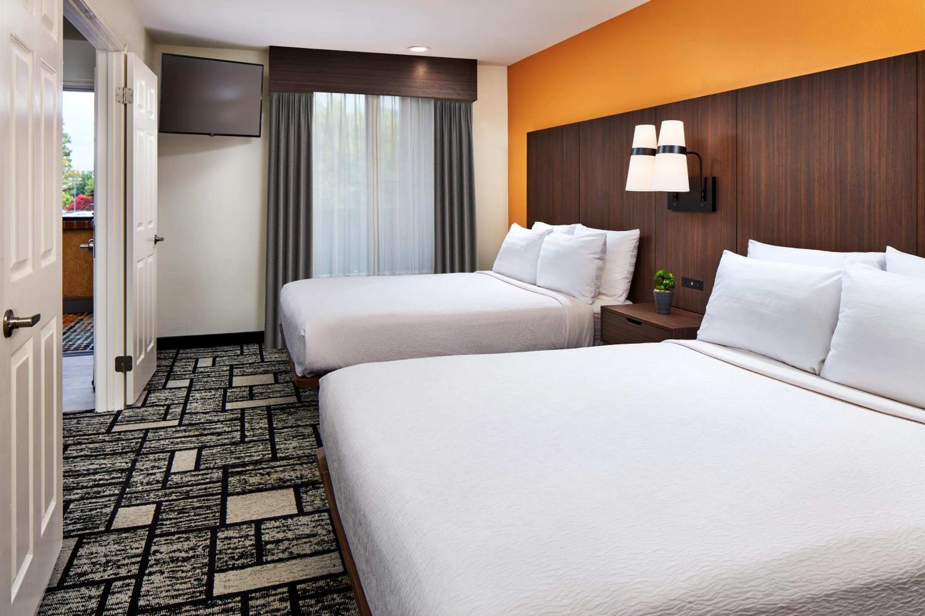 Queen Suite With Two Queen Beds - Photo 7