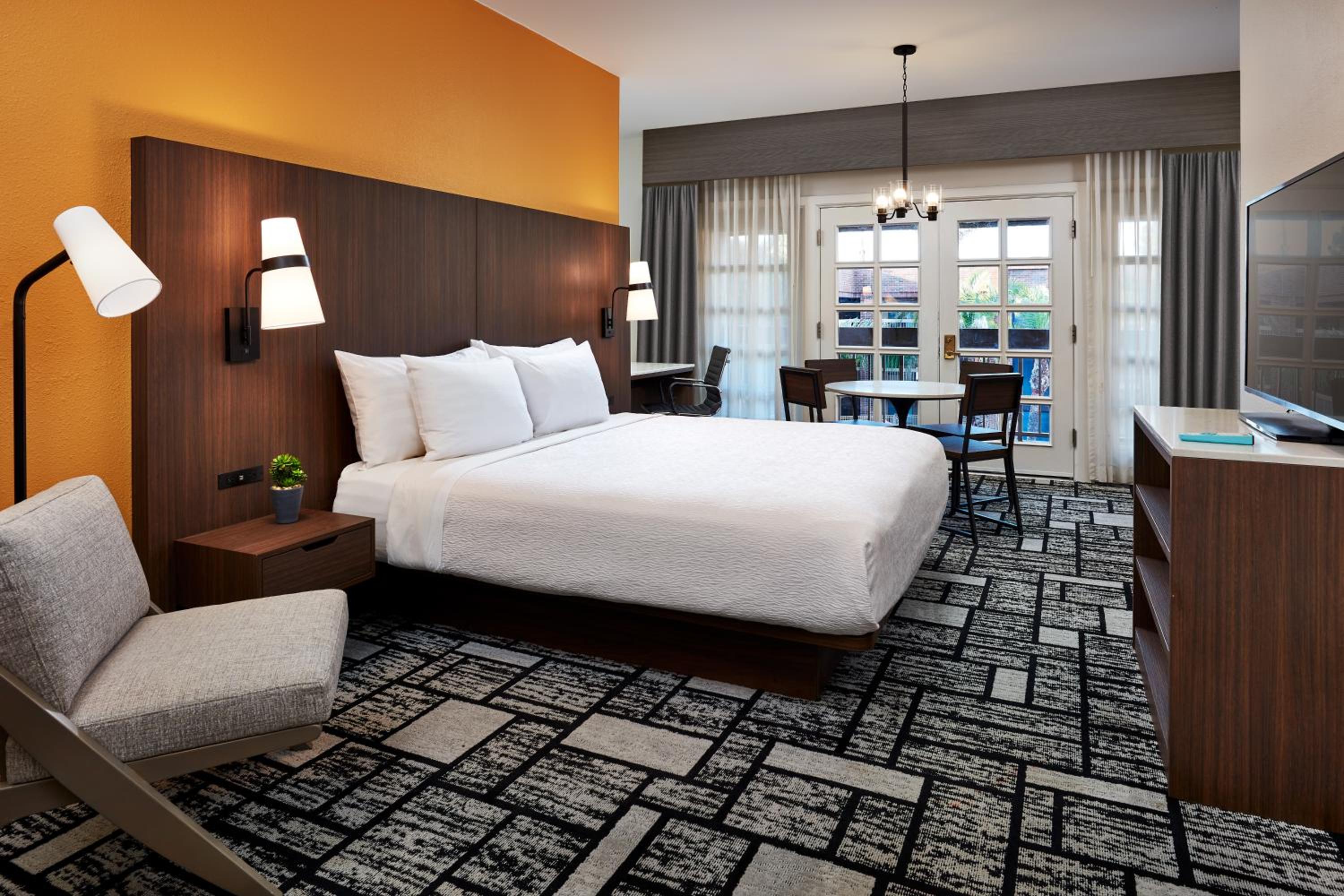 Two-Room King Suite with Sofa Bed, Living Room and Full Kitchen - Non-Smoking - Photo 3
