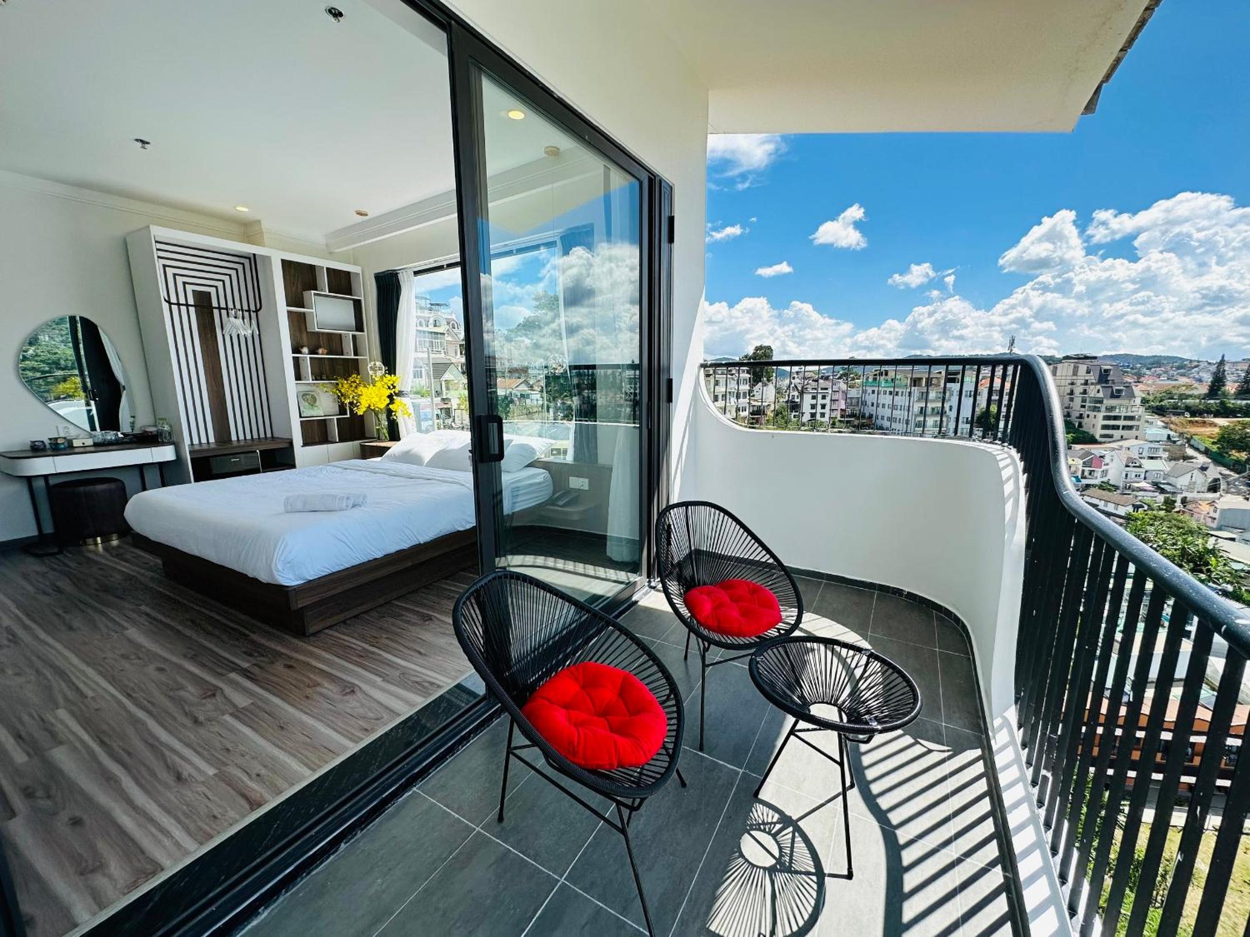 Deluxe Double Room with Bath photo 3