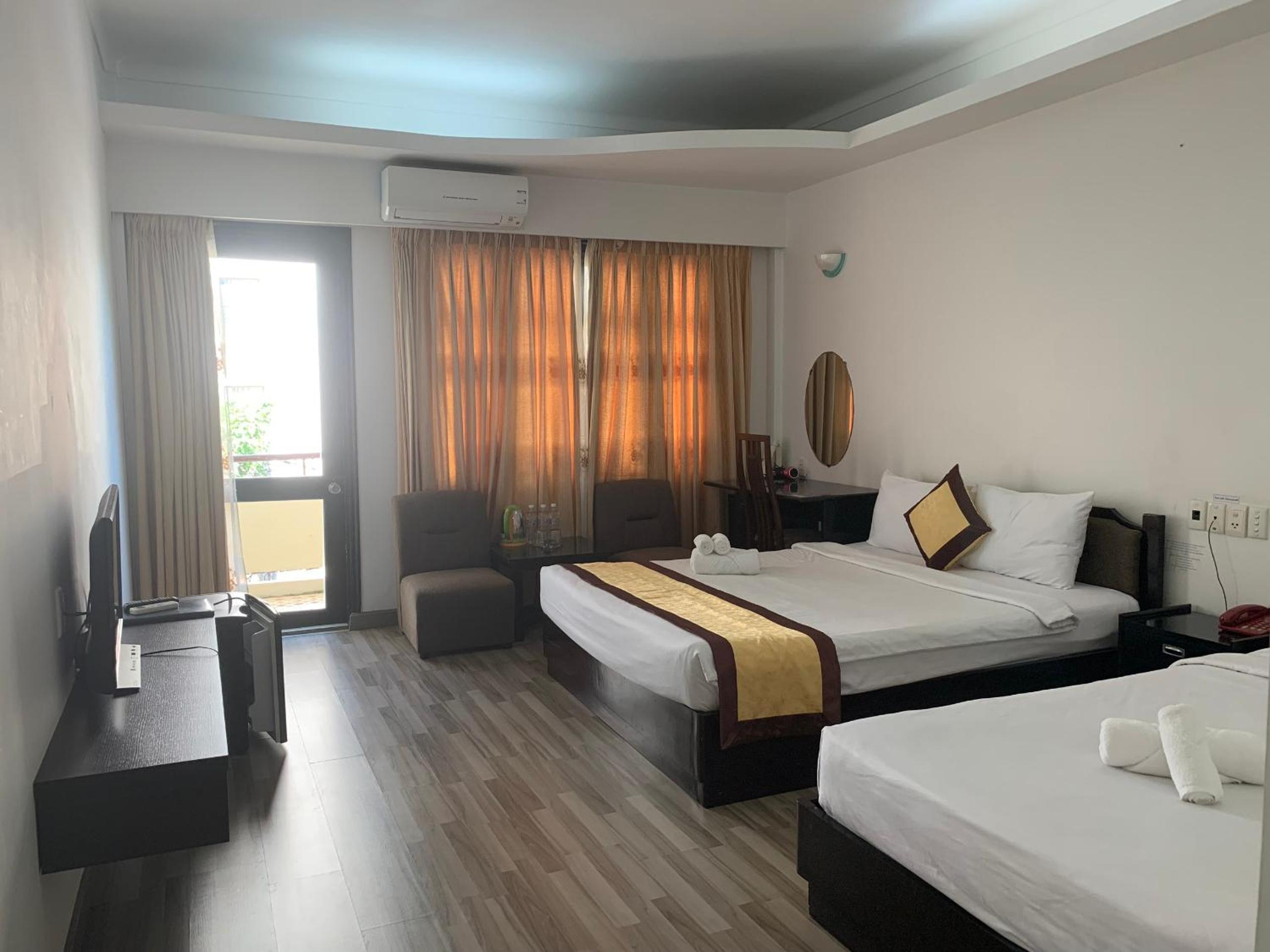 Triple Room with Balcony - Photo 10