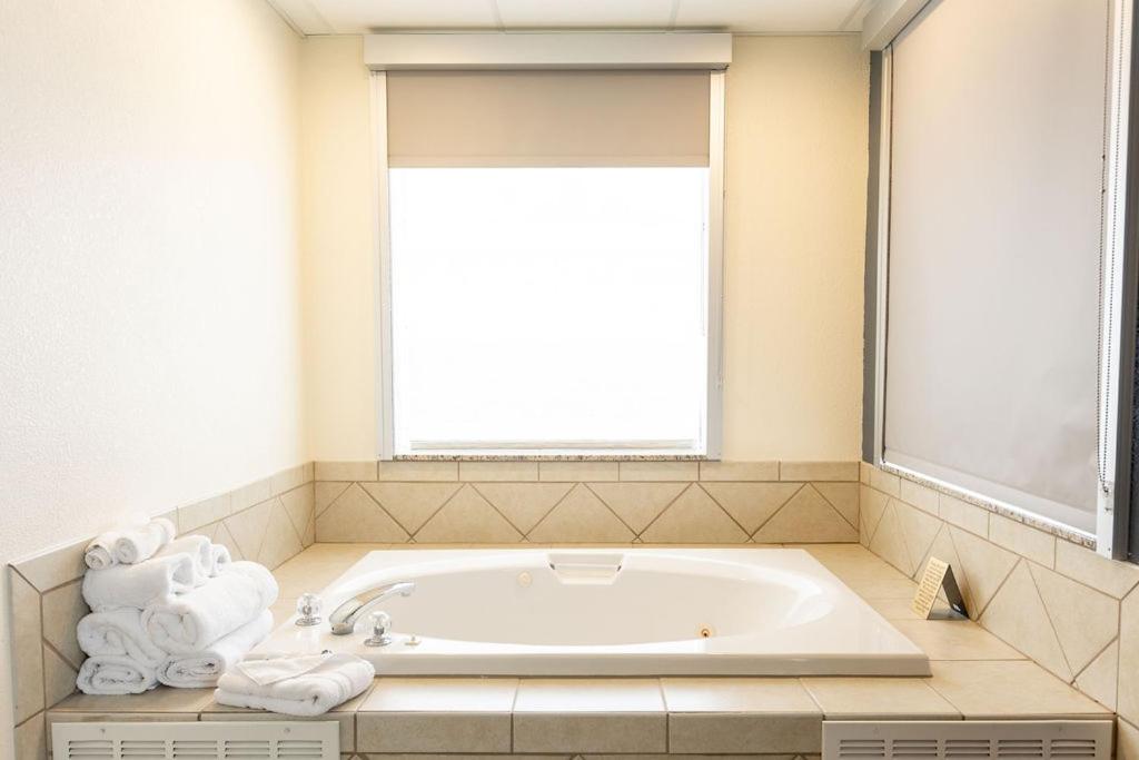 King Room with Spa Bath - Photo 4