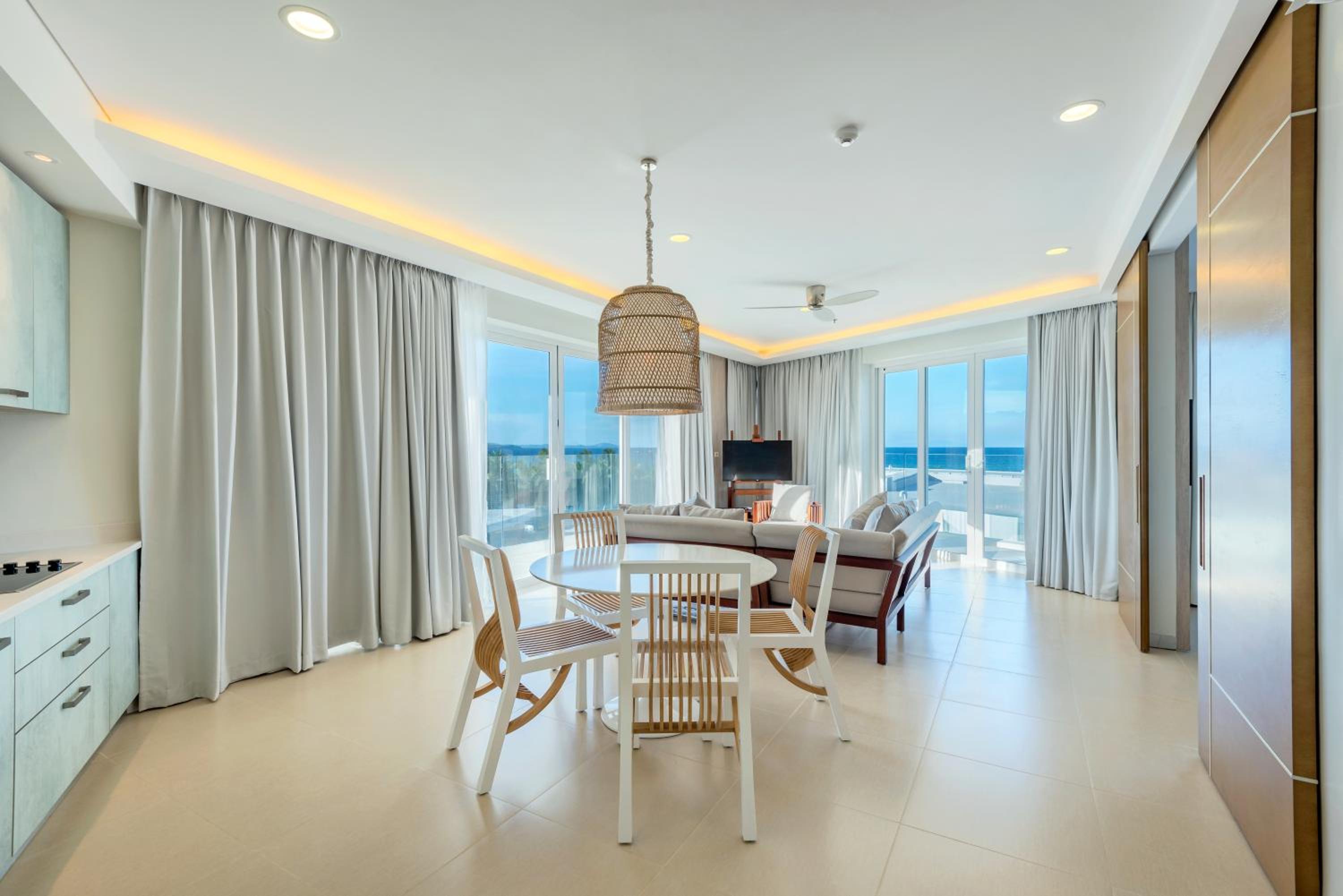 Premier Suite One Bedroom Pool View - Photo 1