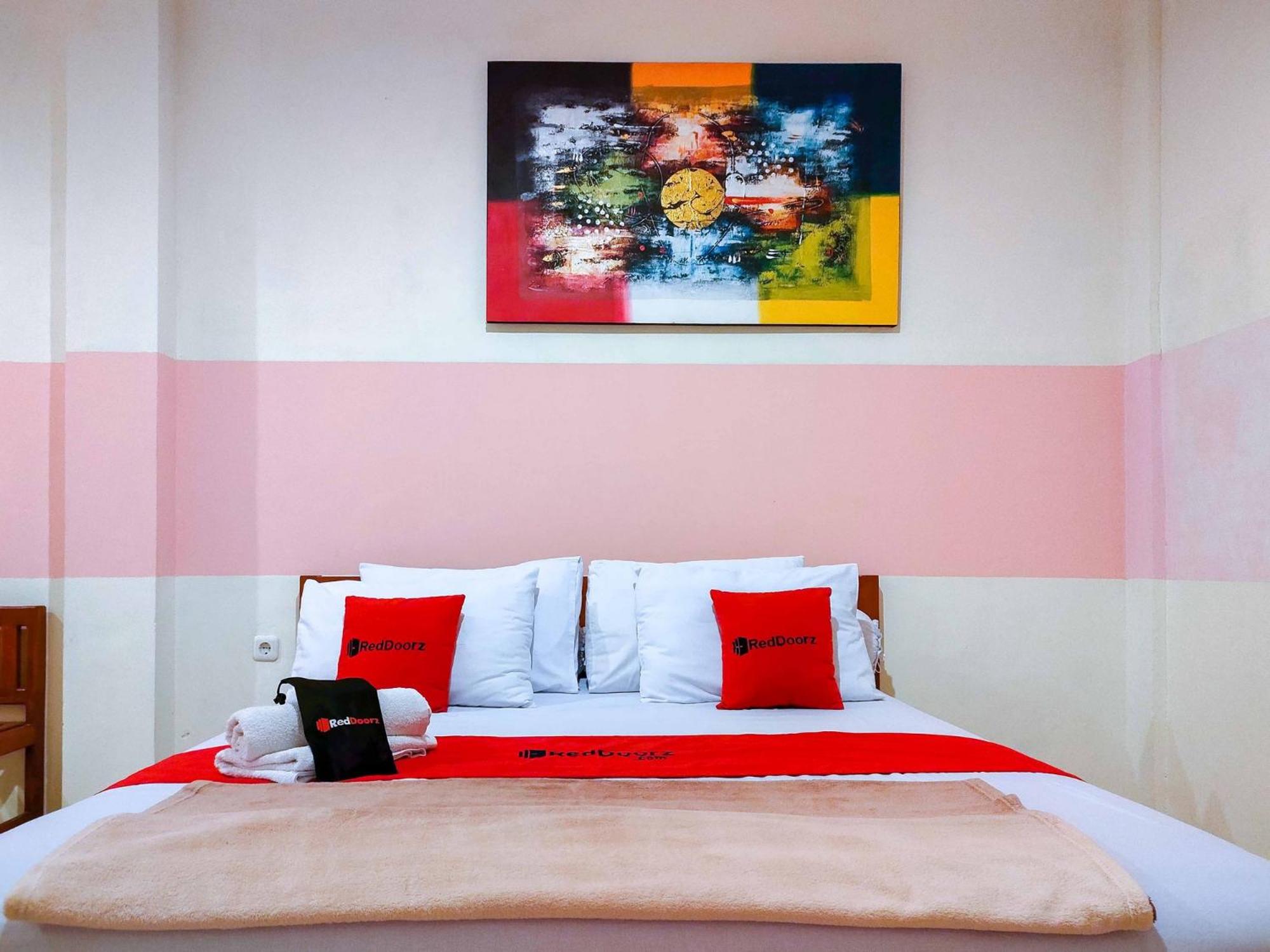 Deluxe Room - Photo 5