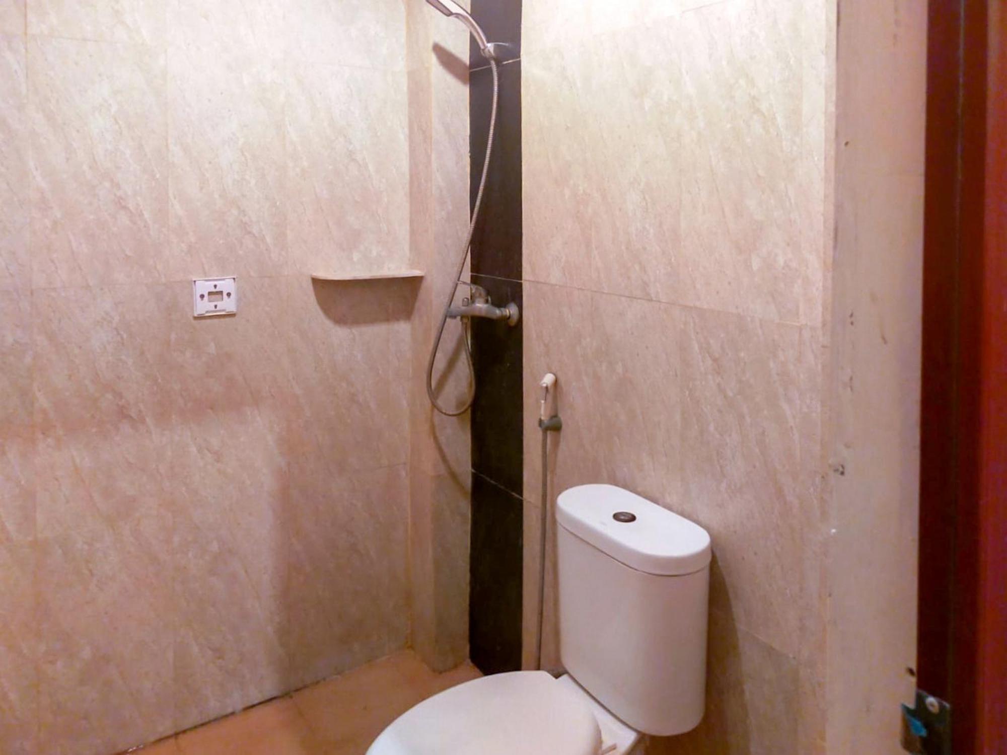 Twin Room - Photo 8