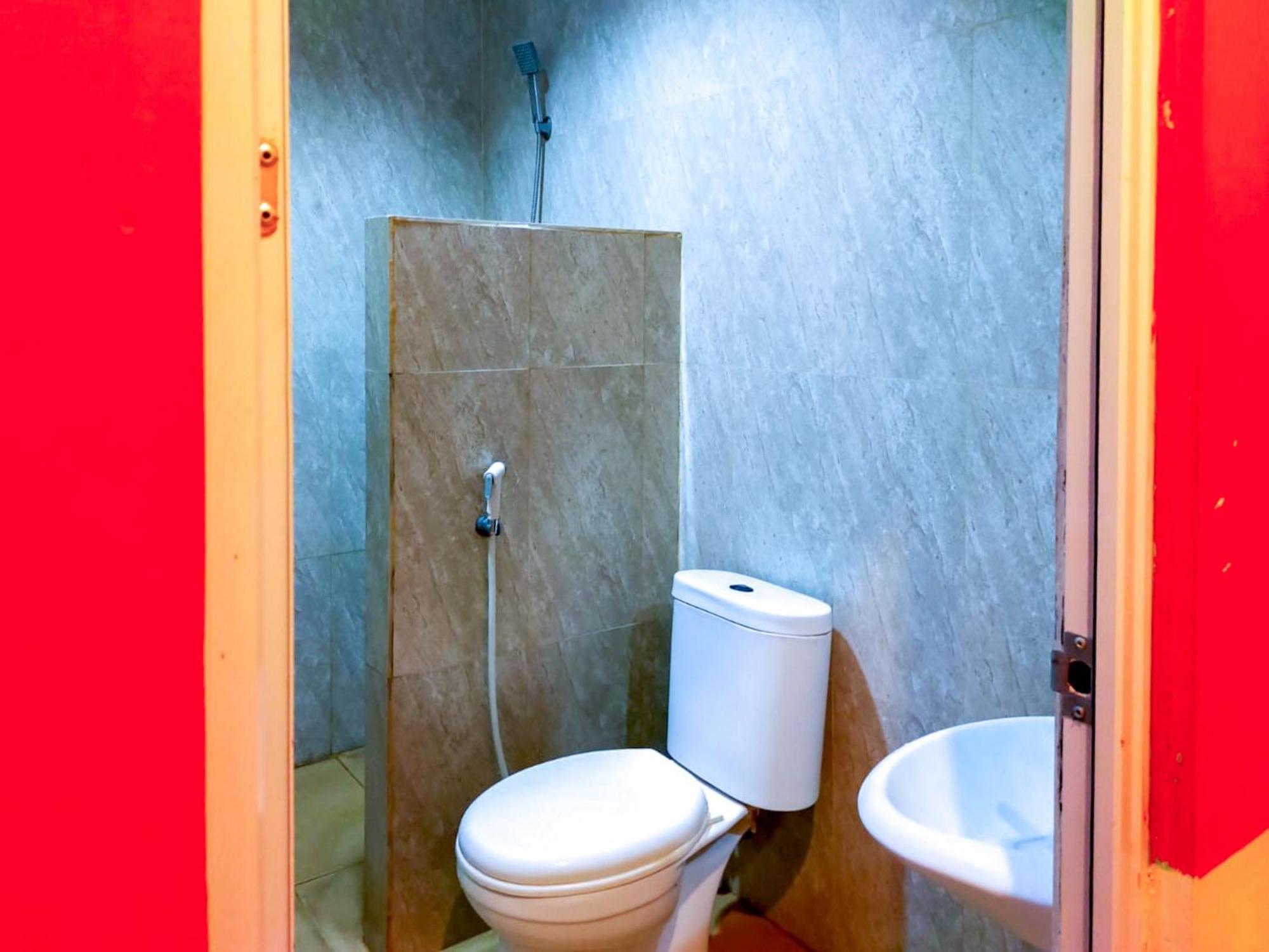 Twin Room - Photo 10
