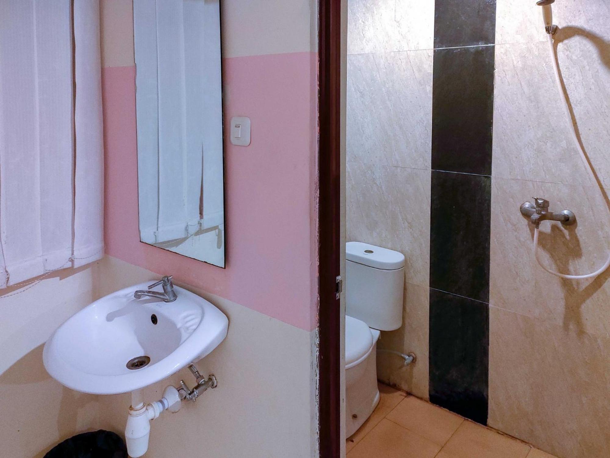 Twin Room - Photo 9