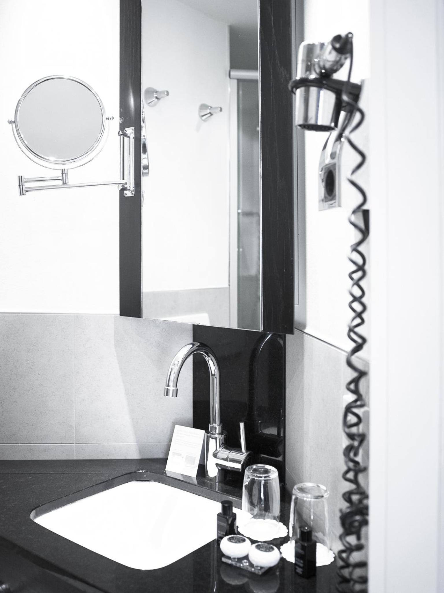 Double Room - Photo 7