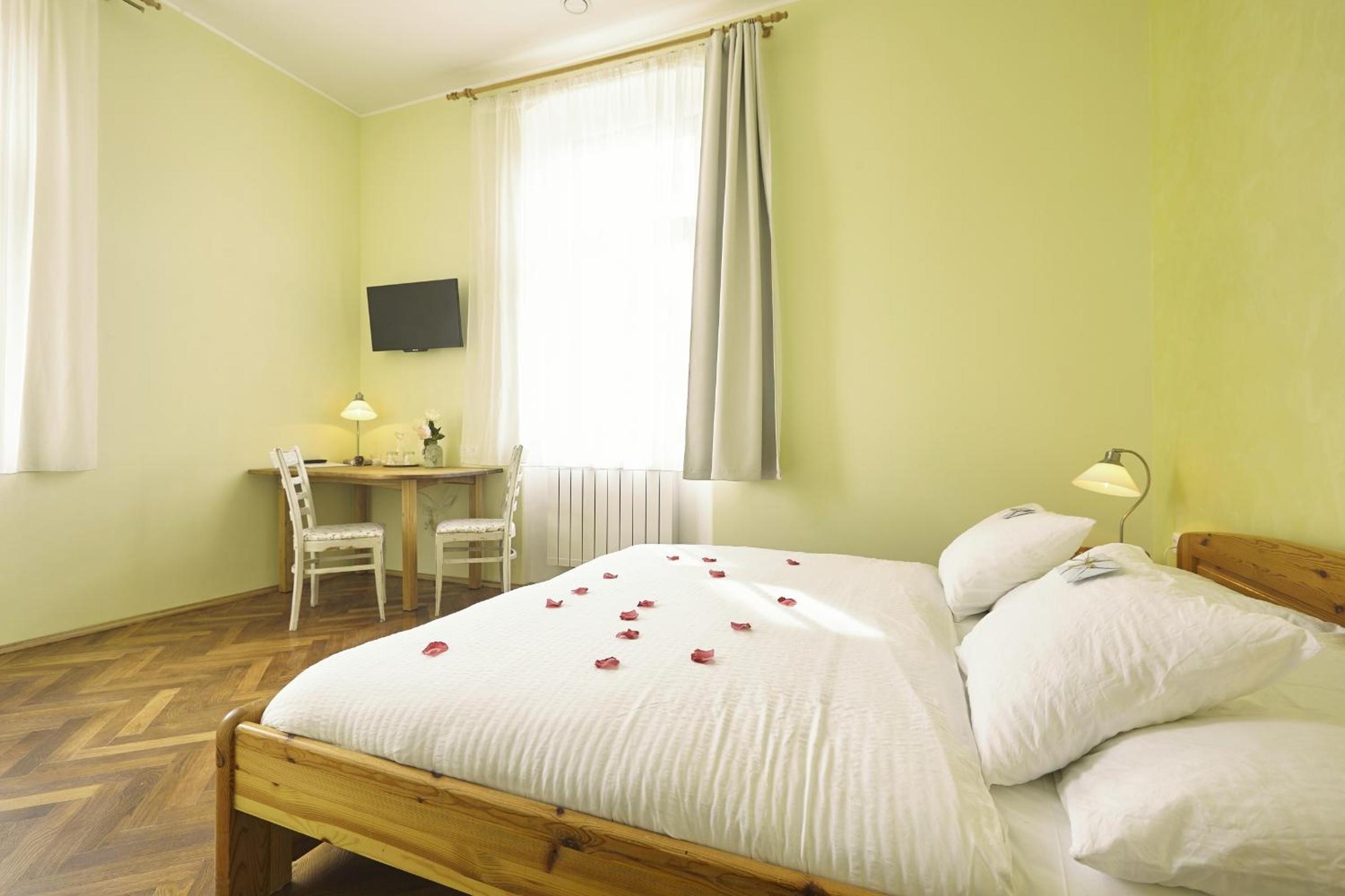 Double Room with Spa Bath and Extra Bed